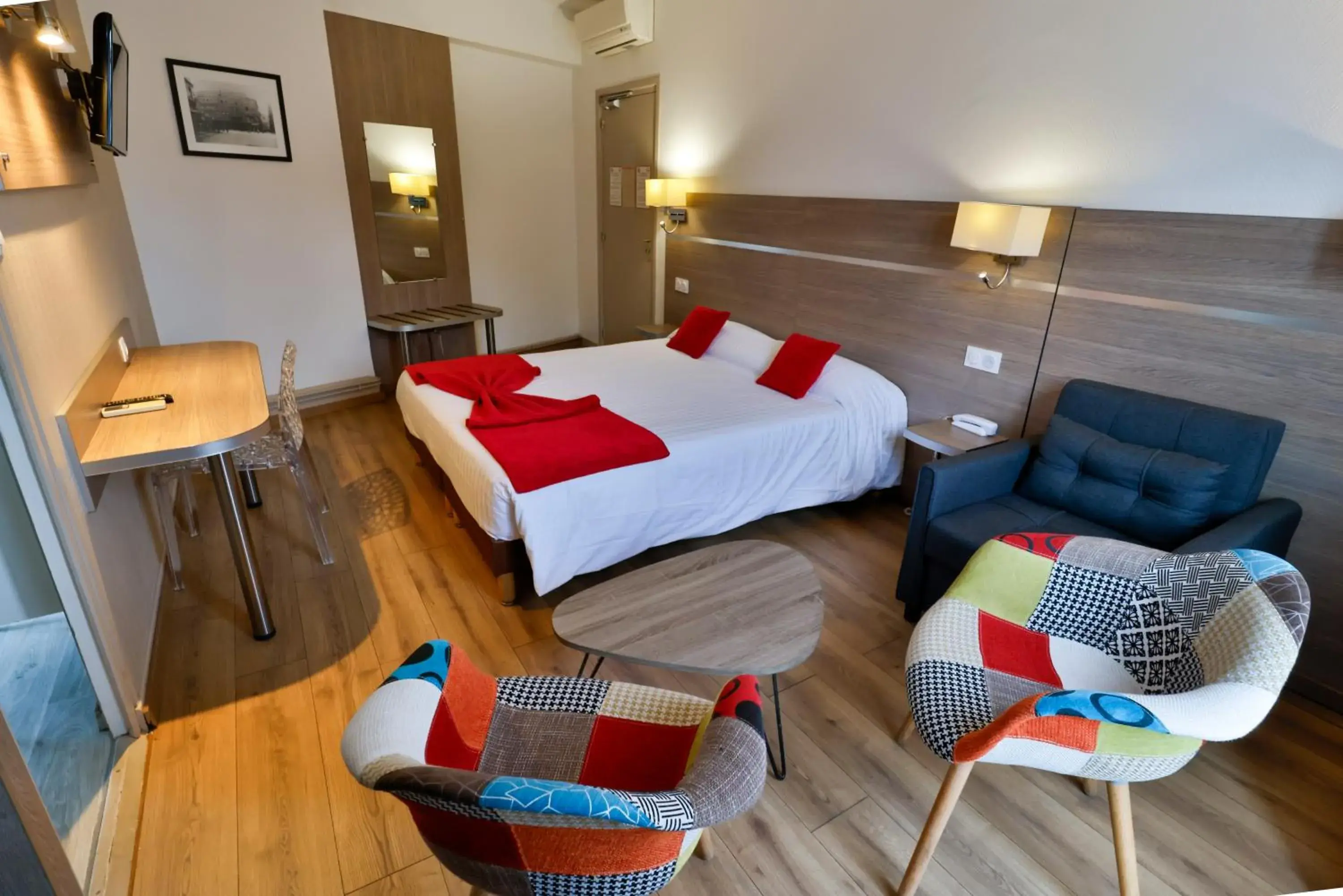 Bed in Hôtel de l'Europe Grenoble hyper-centre Bed in Hôtel de l'Europe Grenoble hyper-centre