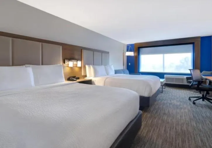 Bed in Holiday Inn Express & Suites - Detroit - Dearborn by IHG