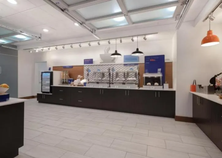 Holiday Inn Express & Suites - Detroit - Dearborn by IHG