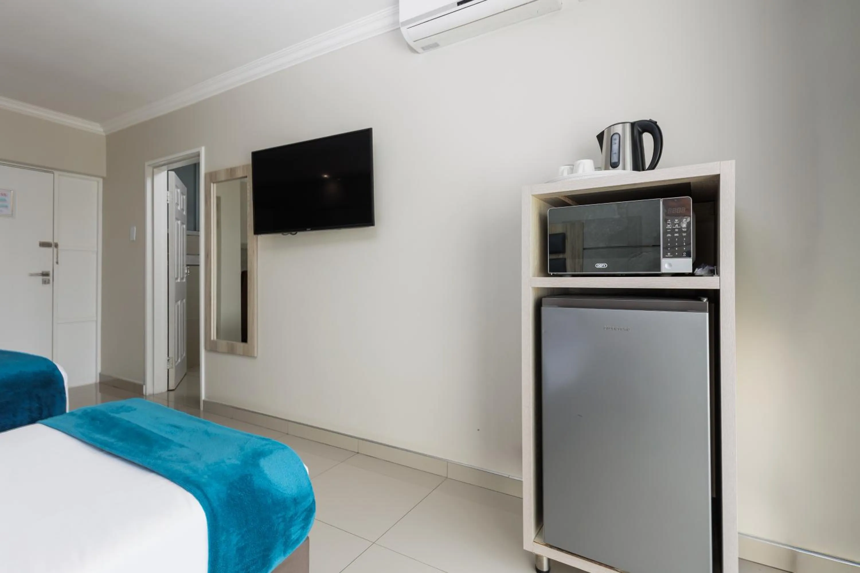 Bed in Bayside Taj Hotel