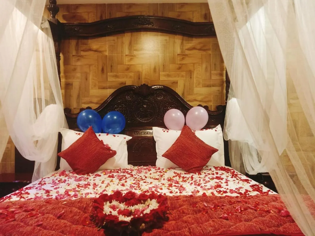 Bed in HYDERS PARK- THE LUXURY HOTEL