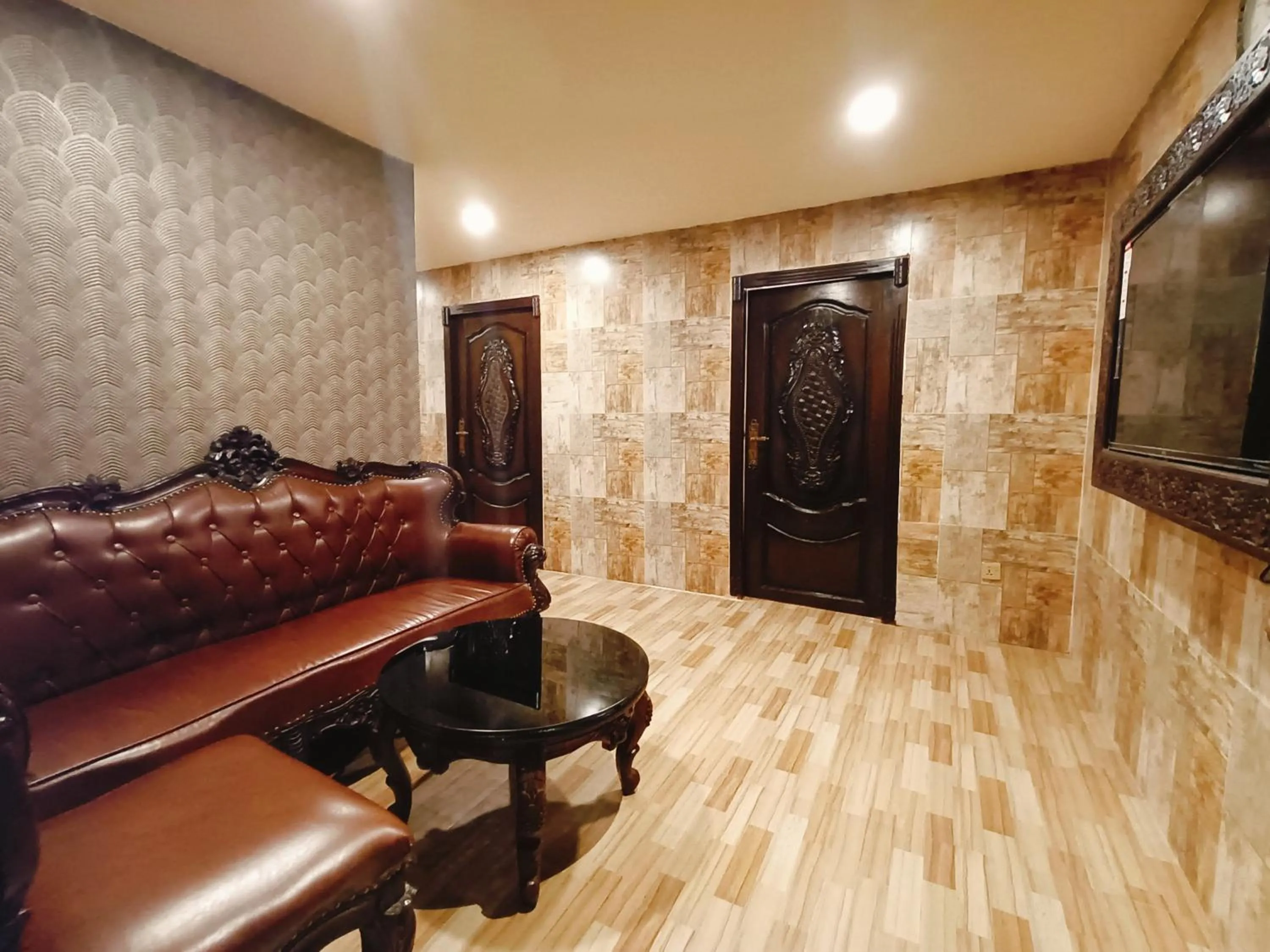 Living room in HYDERS PARK- THE LUXURY HOTEL