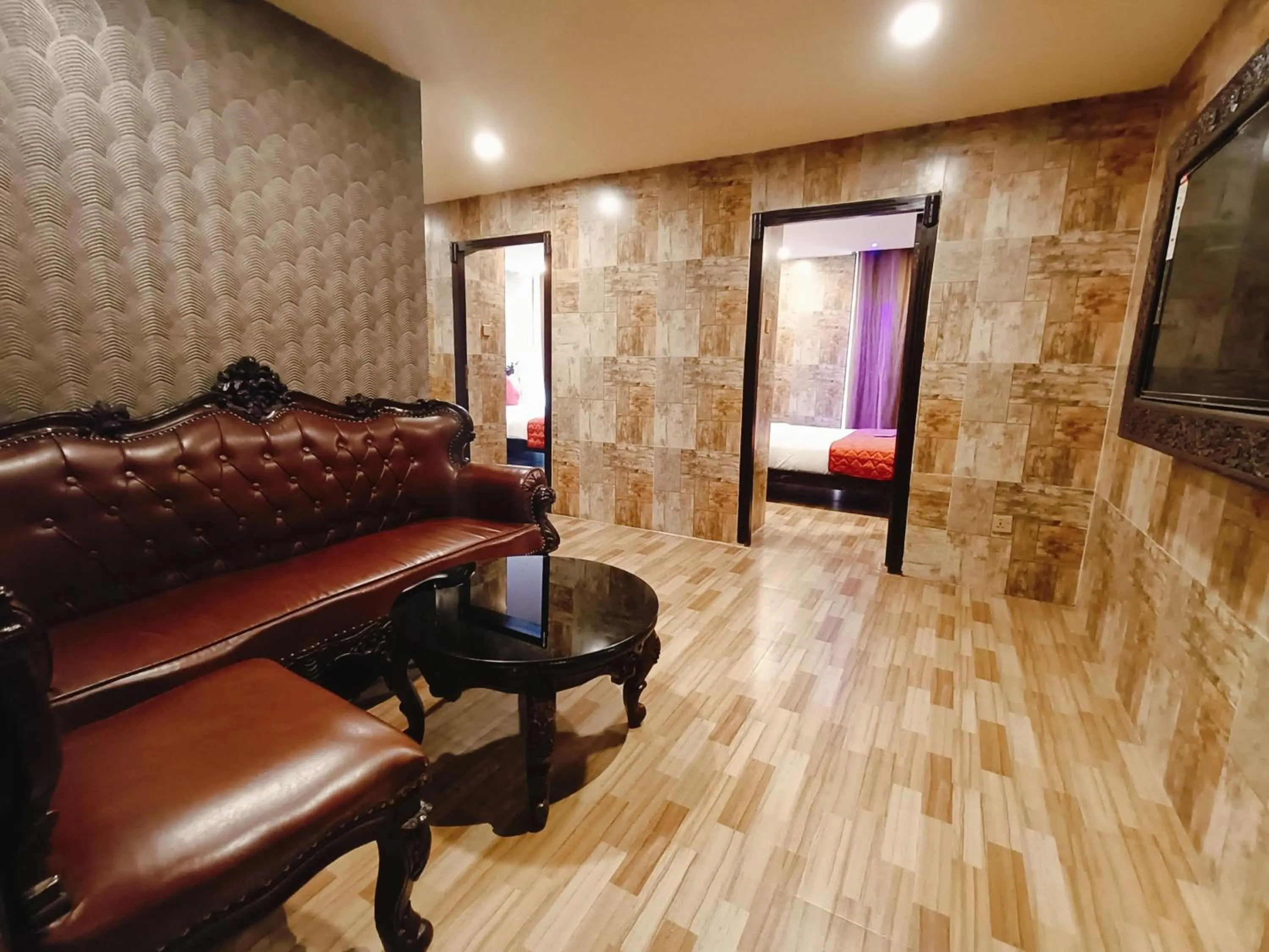 Living room in HYDERS PARK- THE LUXURY HOTEL