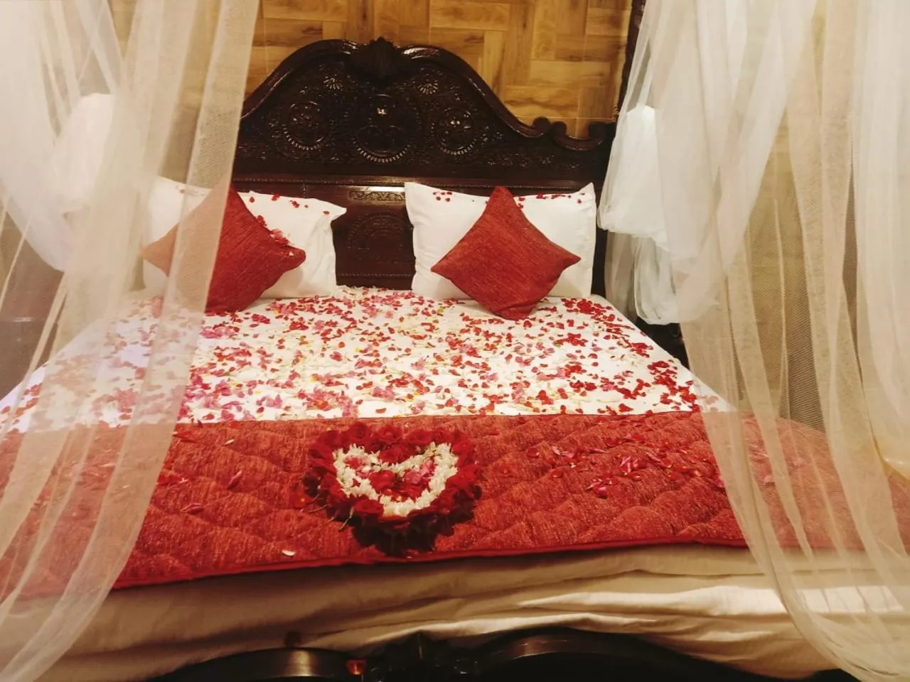 Bed in HYDERS PARK- THE LUXURY HOTEL