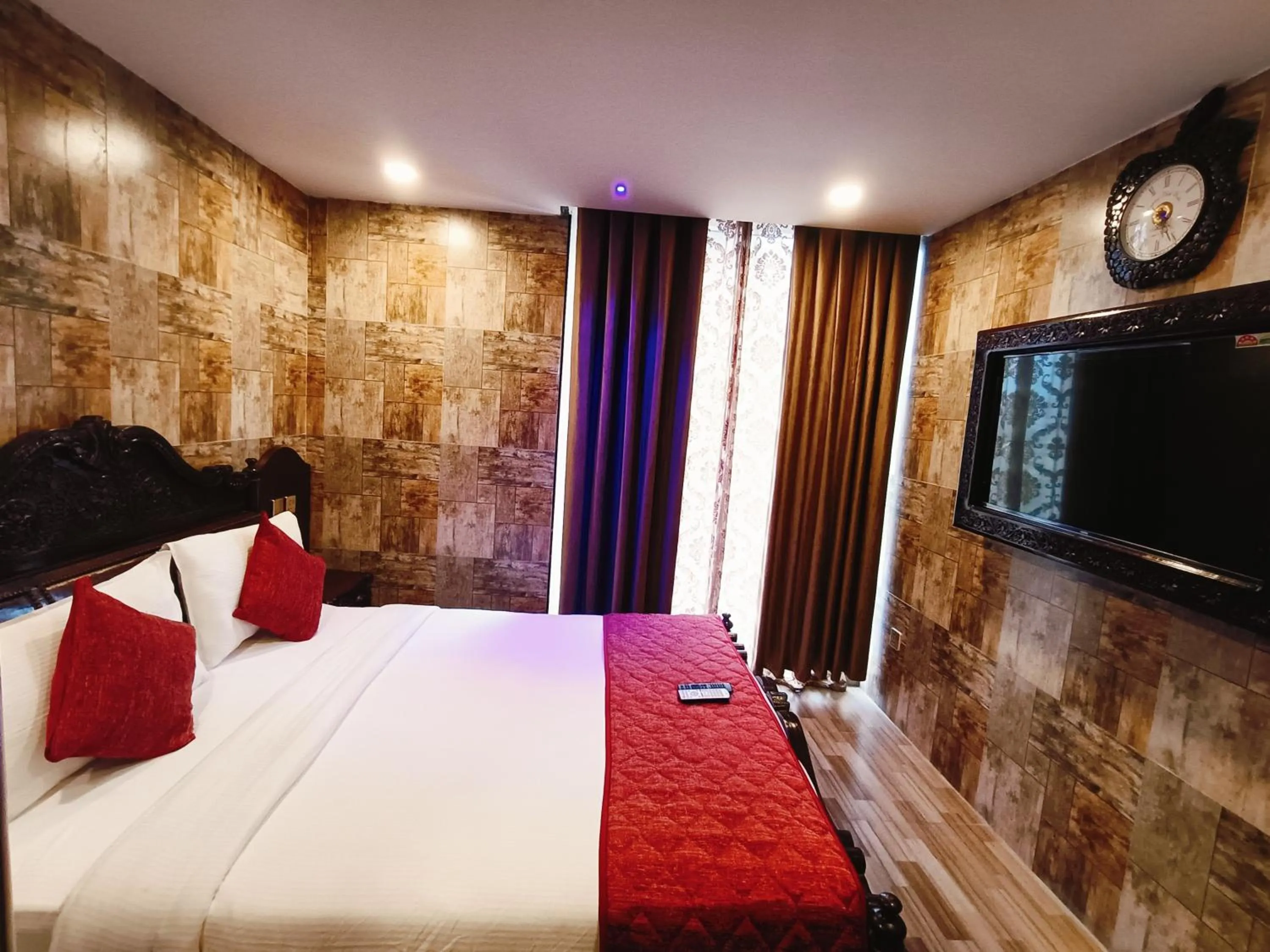 Bedroom, Bed in HYDERS PARK- THE LUXURY HOTEL