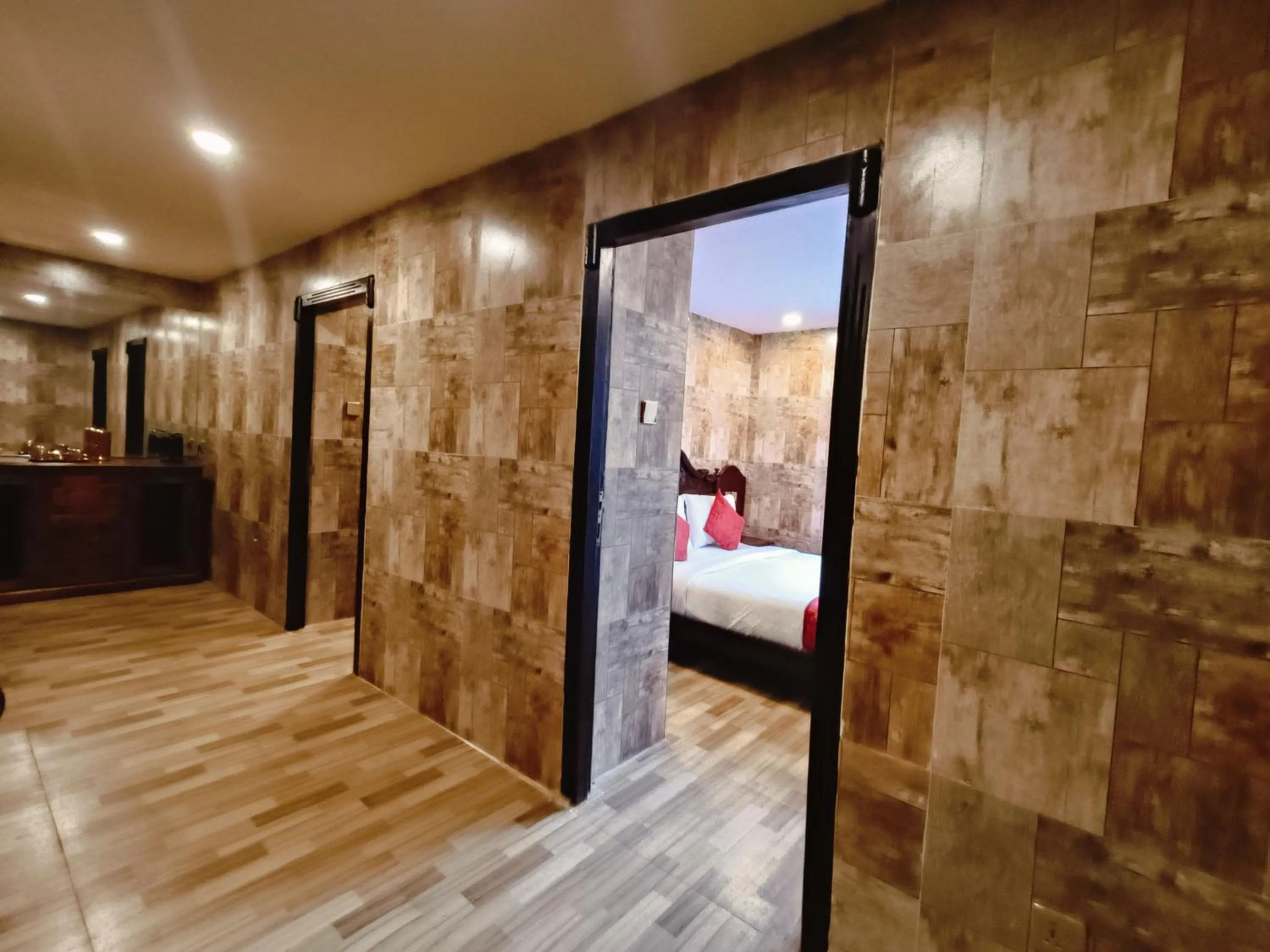 Living room, Bed in HYDERS PARK- THE LUXURY HOTEL