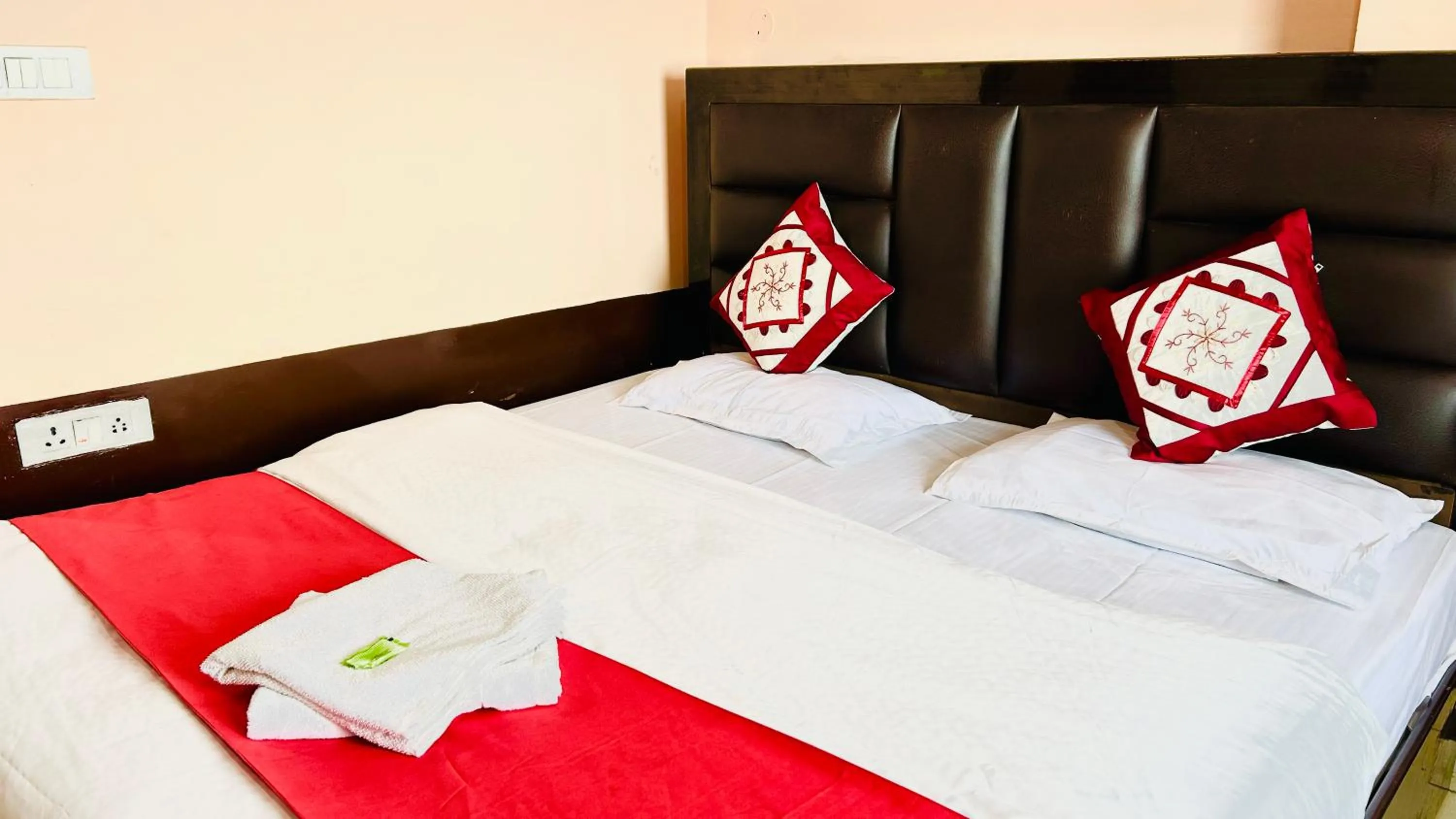 Bed in HANU VATIKA The FAMILY CHOICE