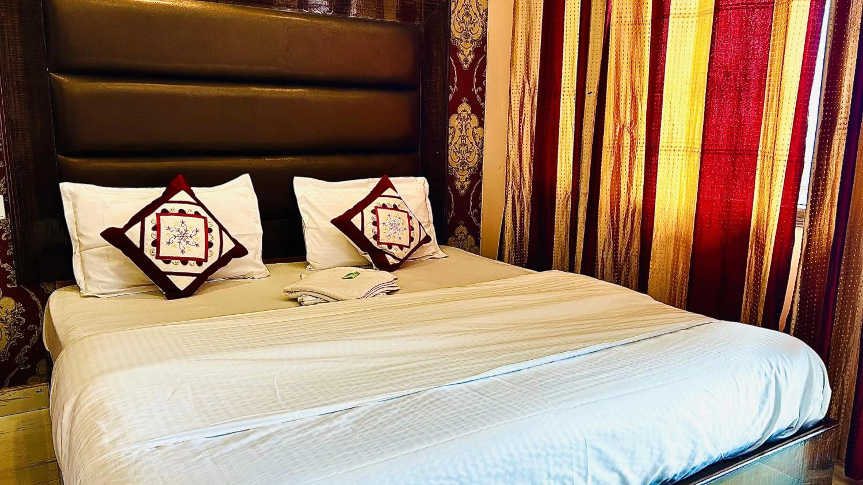 Bed in HANU VATIKA The FAMILY CHOICE