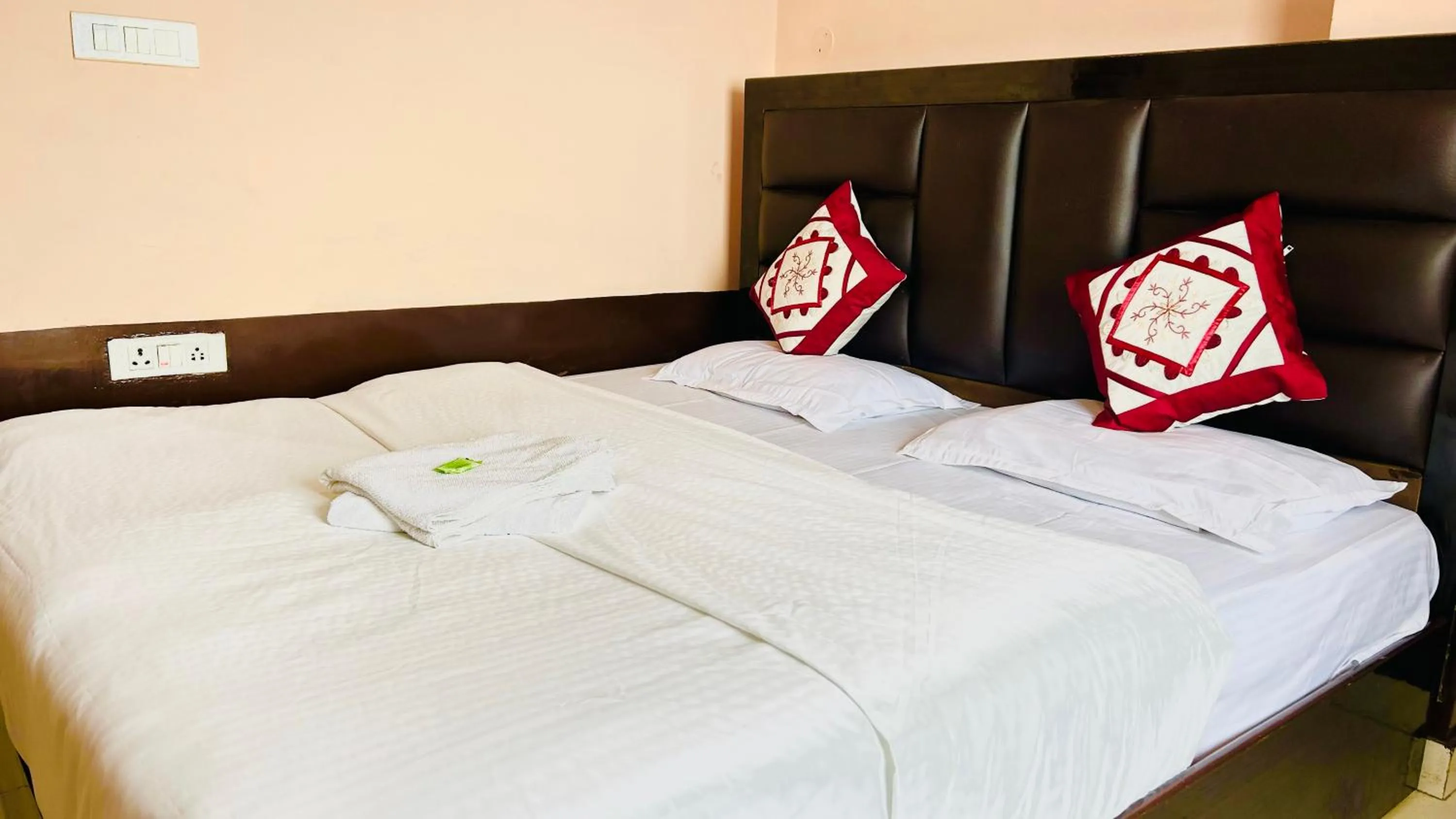 Bed in HANU VATIKA The FAMILY CHOICE