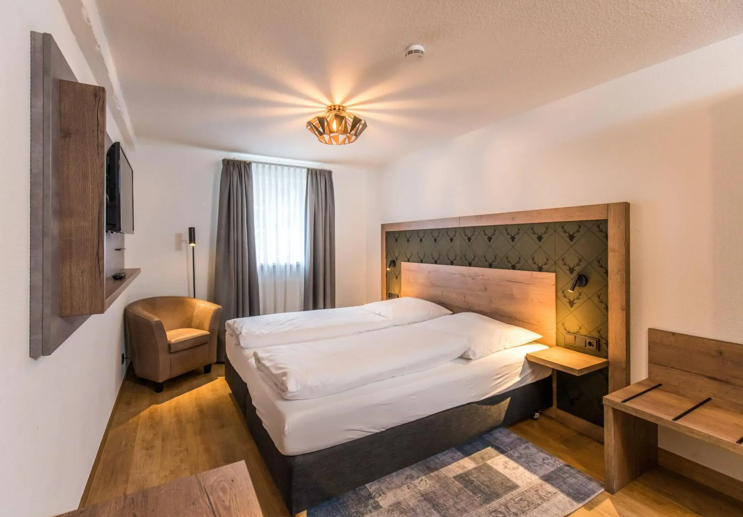Double Room in franconian framework - single occupancy in Hotel-Restaurant Heiligenstadter Hof Double Room in franconian framework - single occupancy in Hotel-Restaurant Heiligenstadter Hof