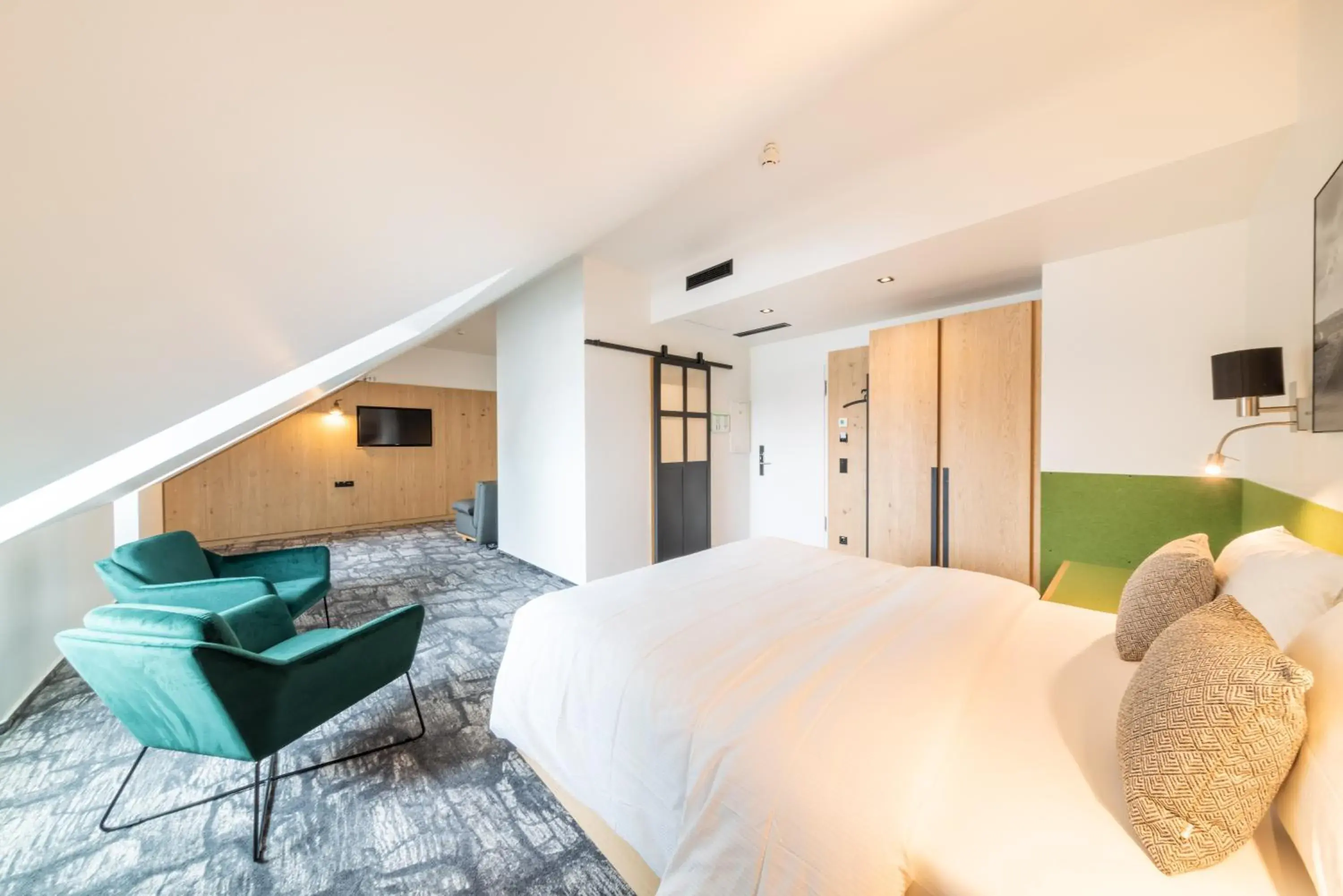 Photo of the whole room, Bed in De Brauhotel - Hôtel de la Brasserie Nationale Photo of the whole room, Bed in De Brauhotel - Hôtel de la Brasserie Nationale