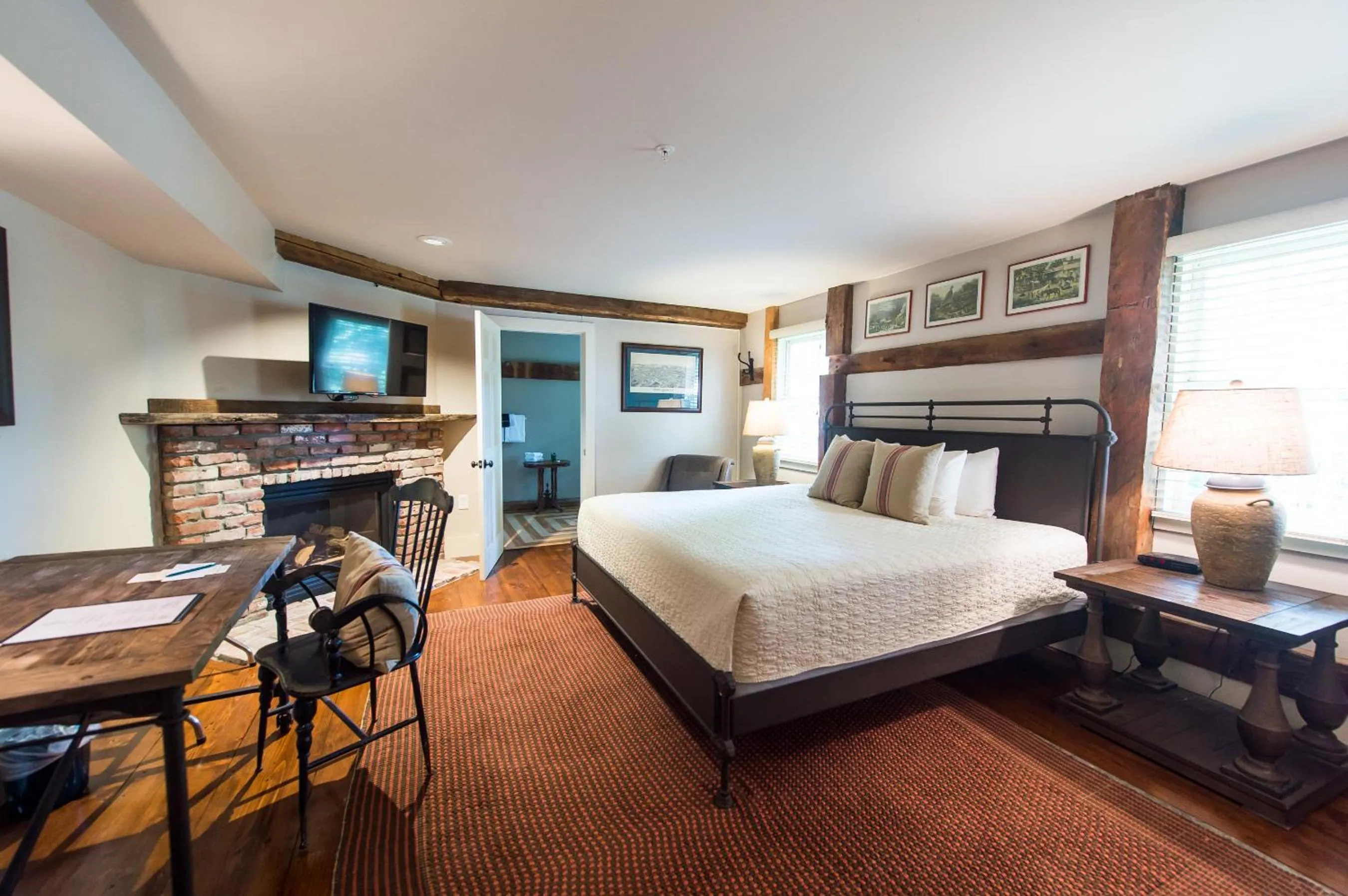 Photo of the whole room, Bed in Three Chimneys Inn