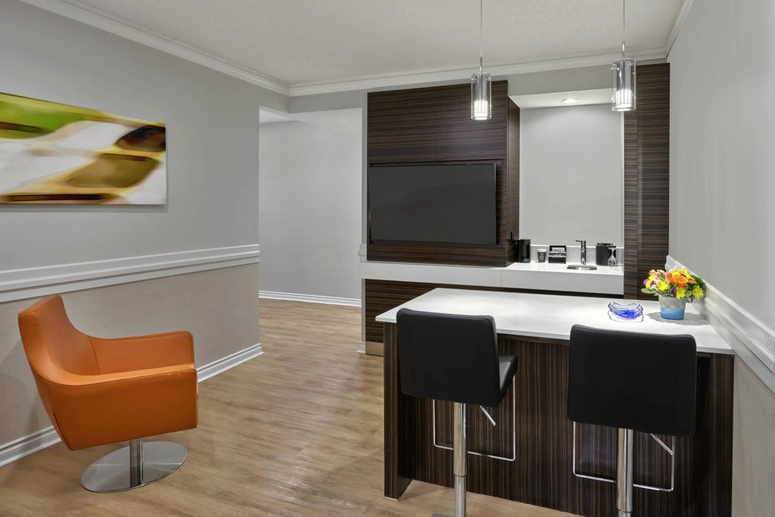 Lounge or bar in Delta Hotels by Marriott Edmonton Centre Suites