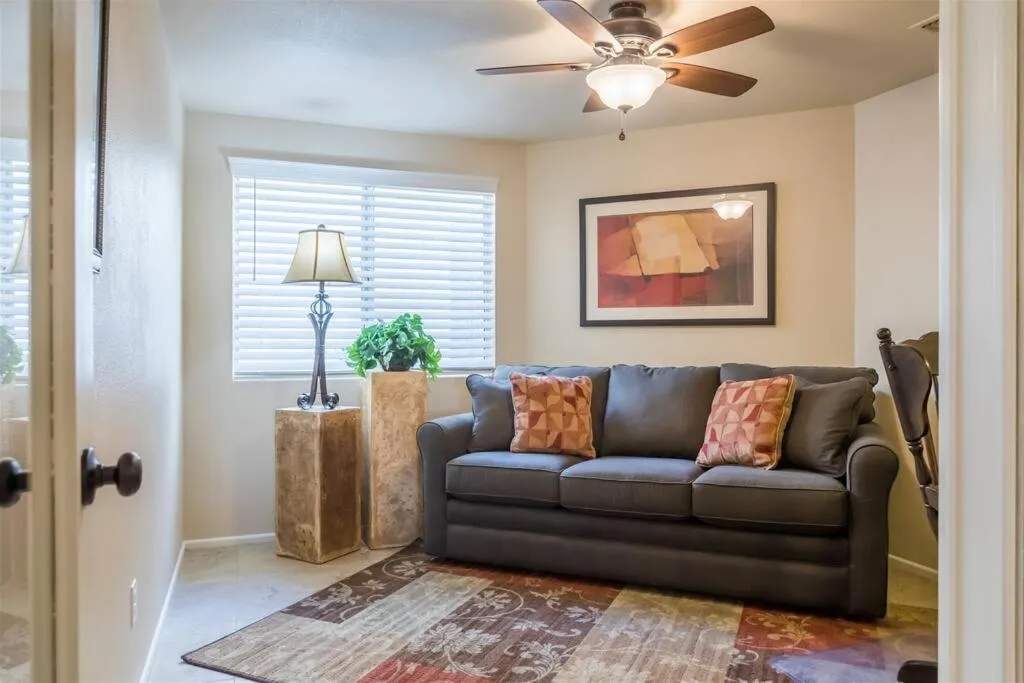 Cozy, quiet house, covered patio dining, sun room