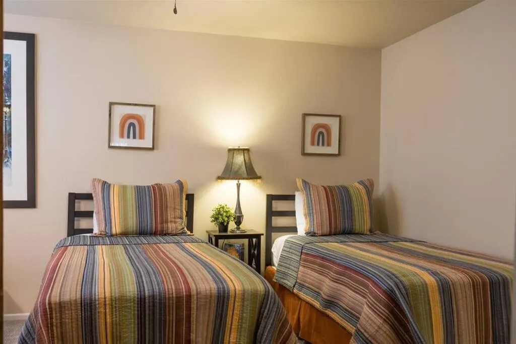 Bed in Cozy, quiet house, covered patio dining, sun room