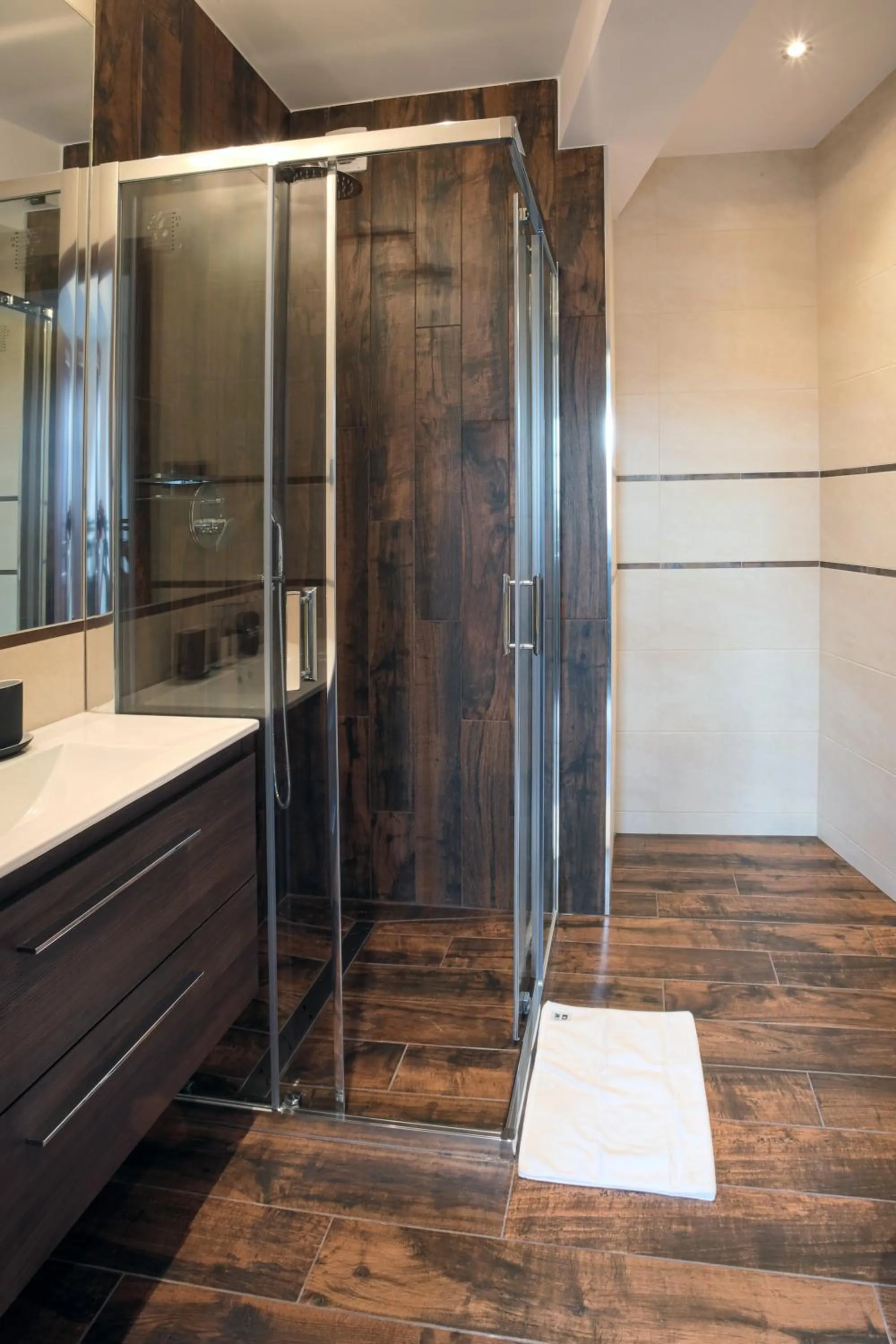 Bathroom in ZEPPELIN APARTMENTS Simple Acomodation