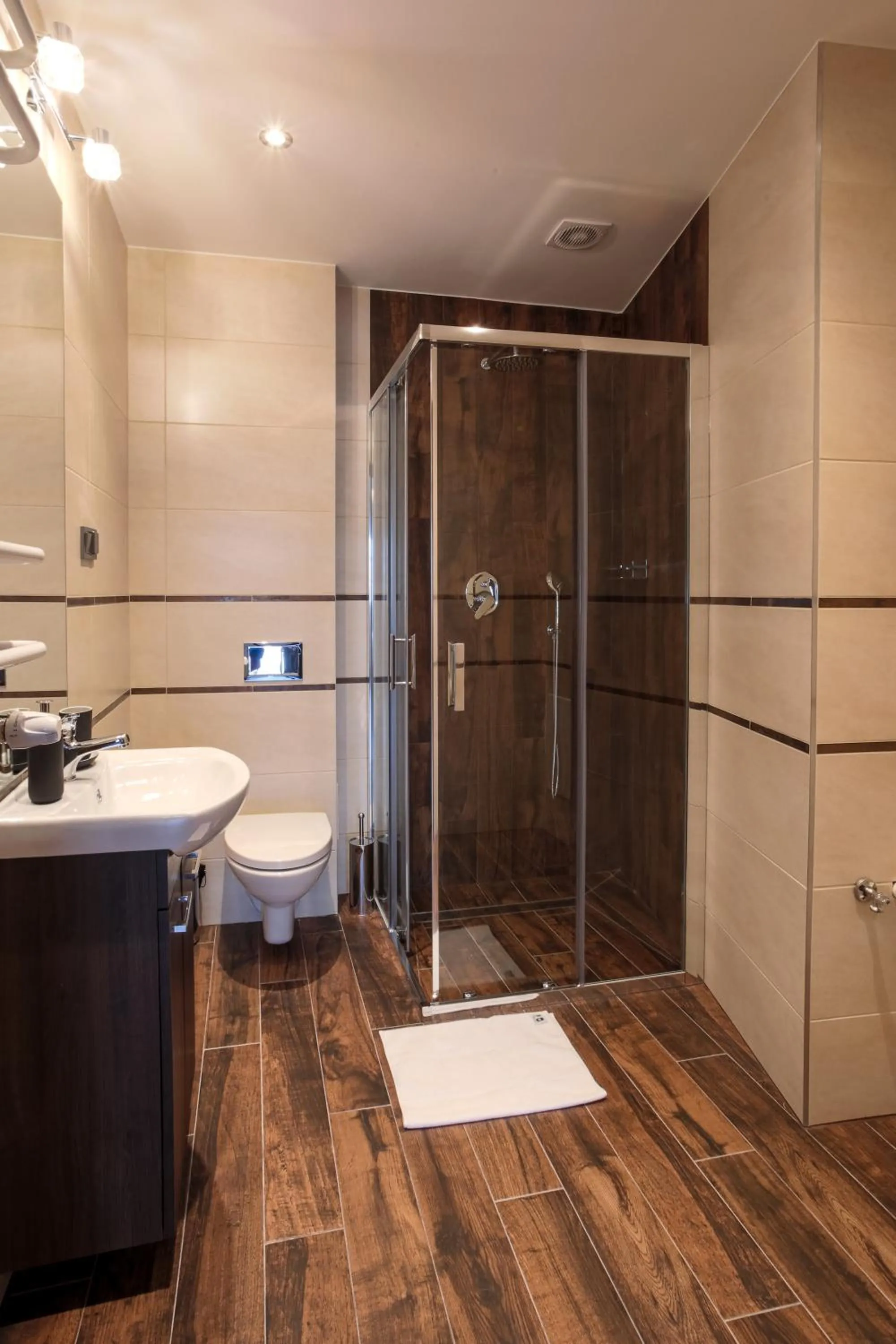 Bathroom in ZEPPELIN APARTMENTS Simple Acomodation