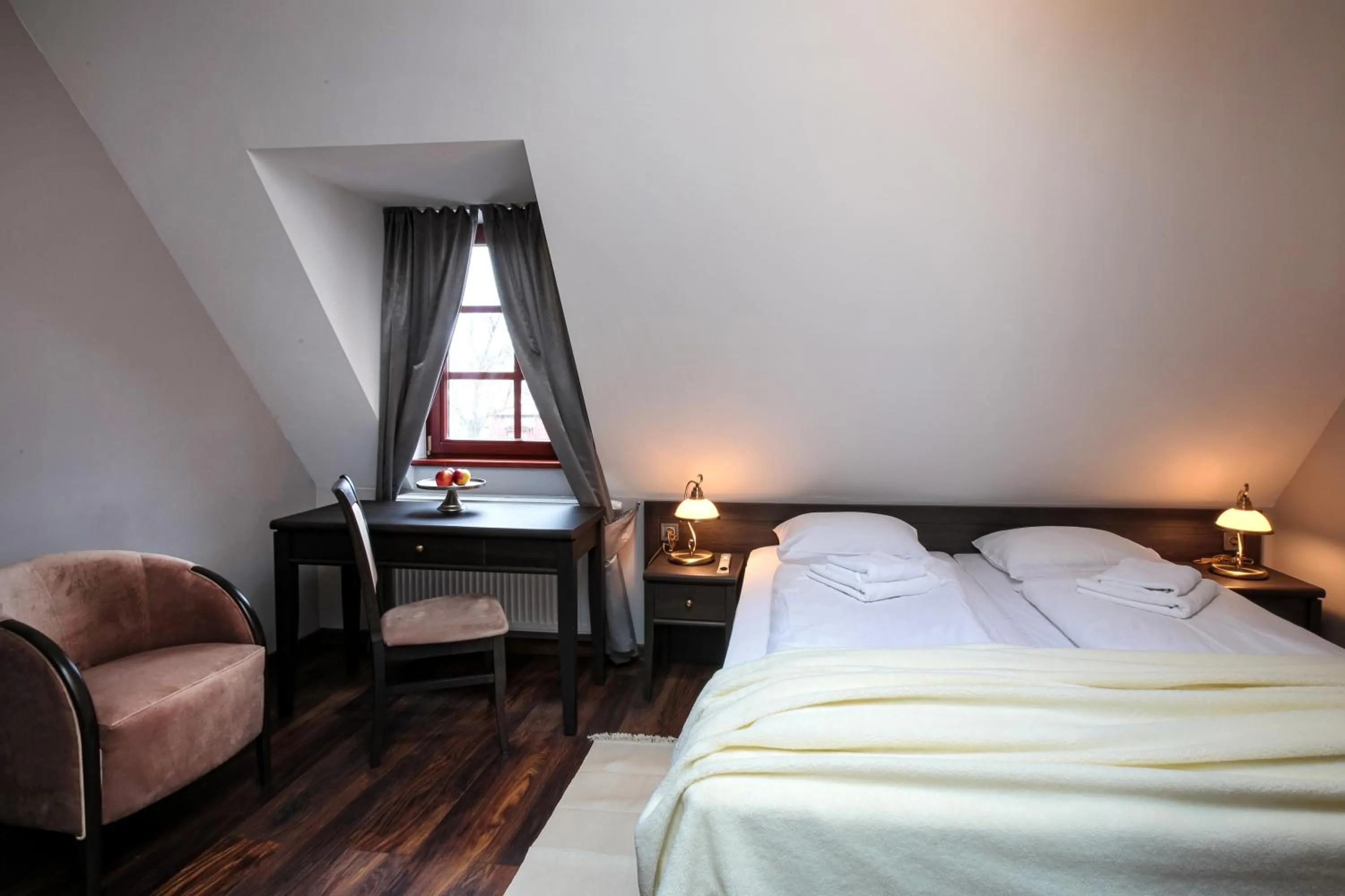 Bed in ZEPPELIN APARTMENTS Simple Acomodation