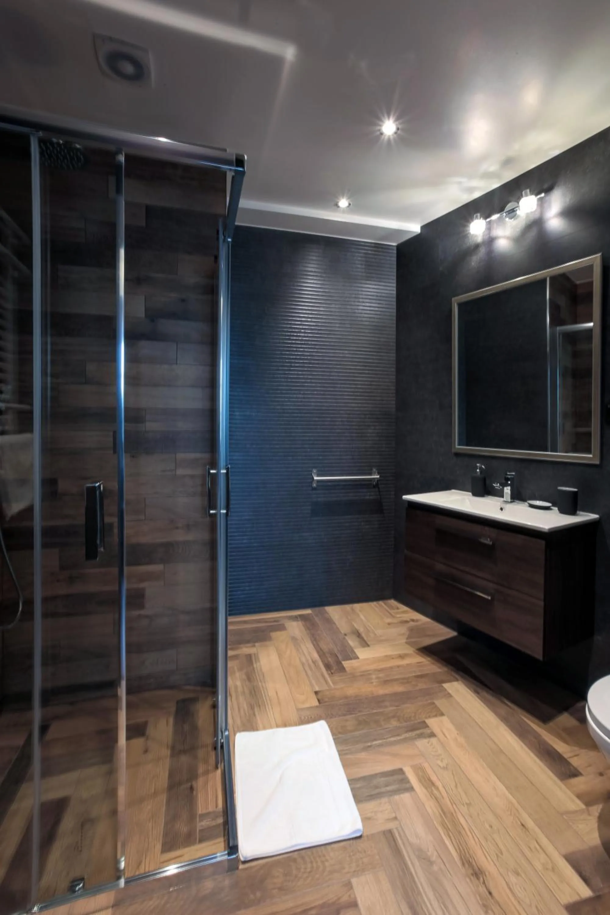 Bathroom in ZEPPELIN APARTMENTS Simple Acomodation