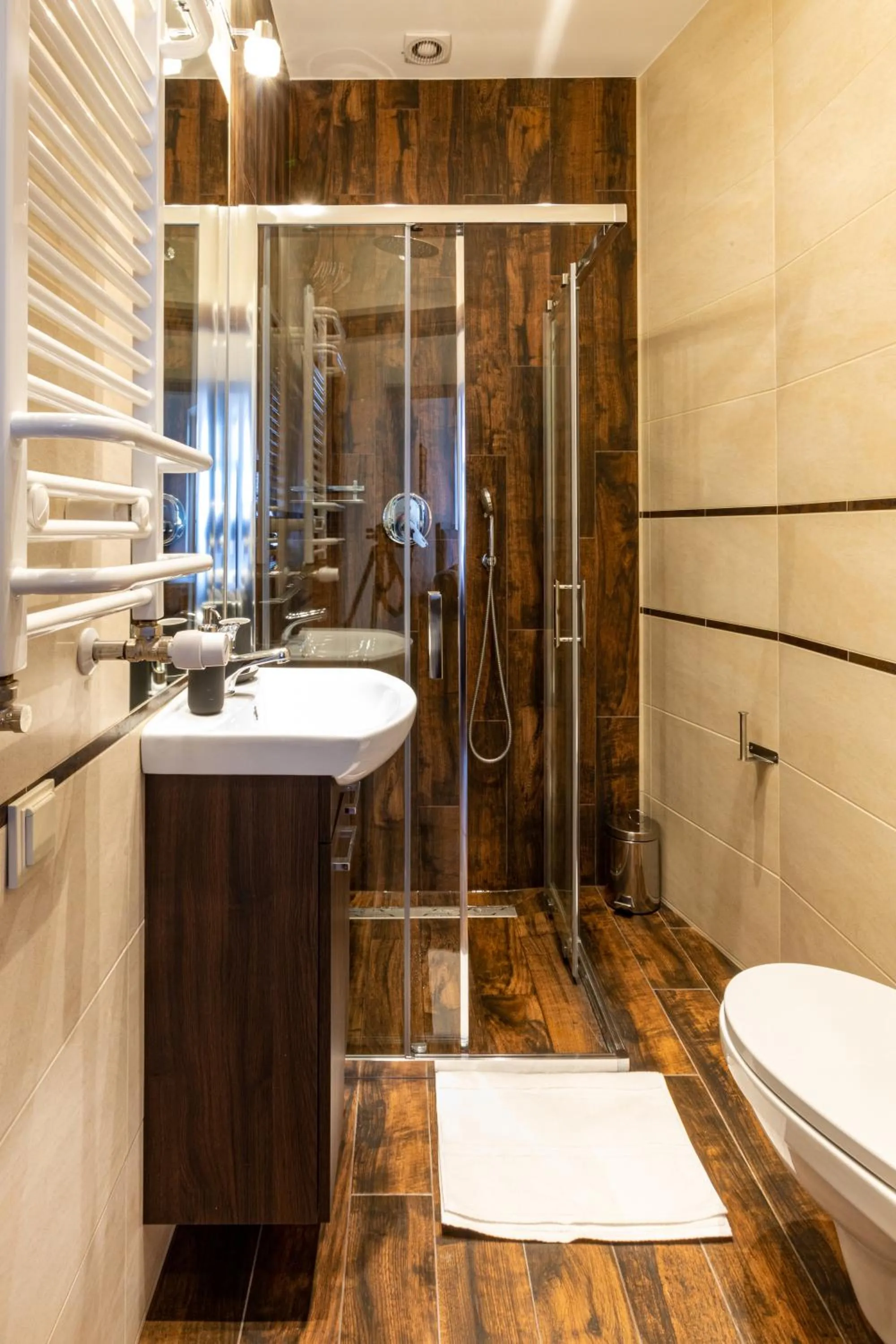 Bathroom in ZEPPELIN APARTMENTS Simple Acomodation