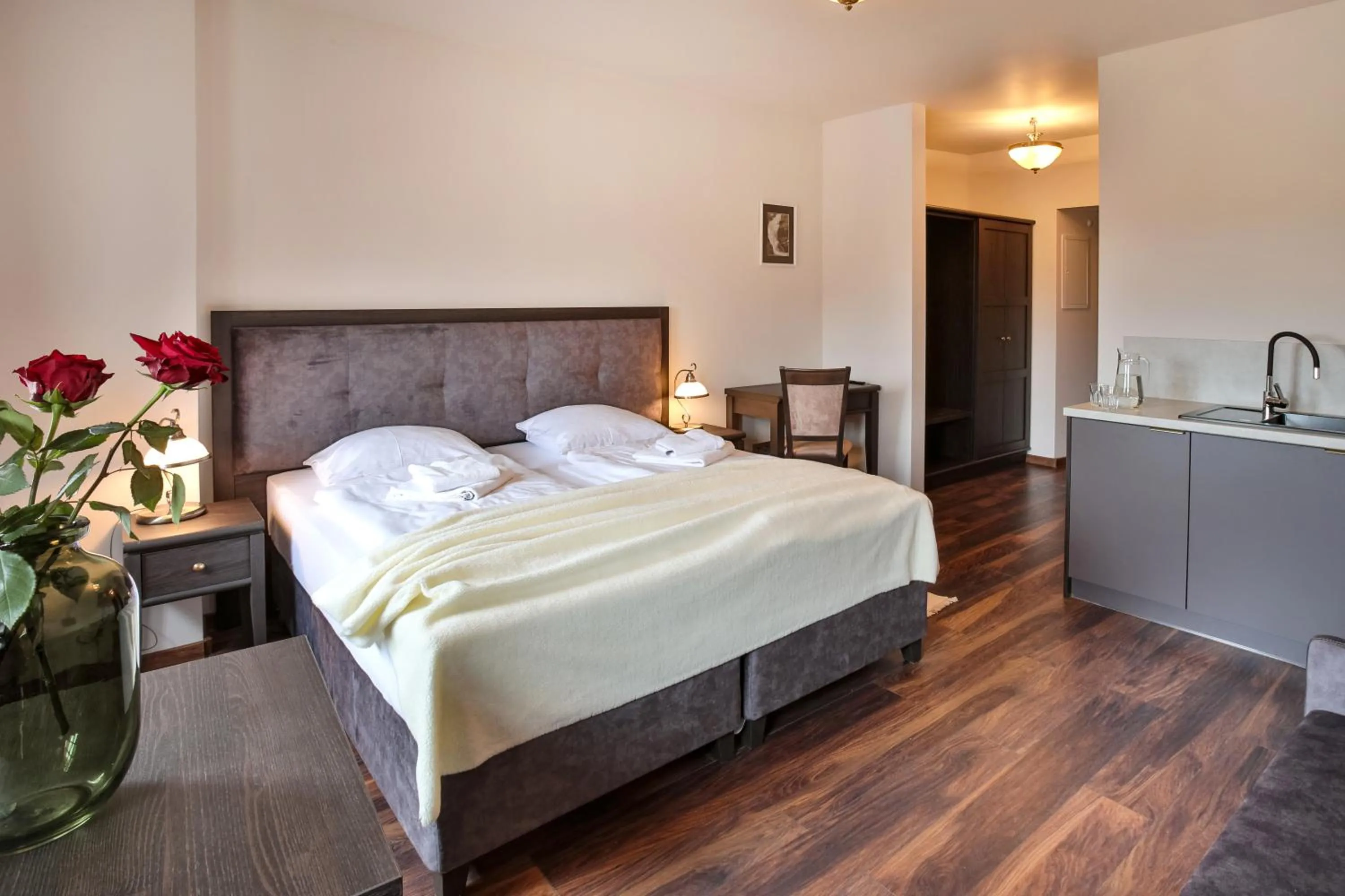 Bed in ZEPPELIN APARTMENTS Simple Acomodation