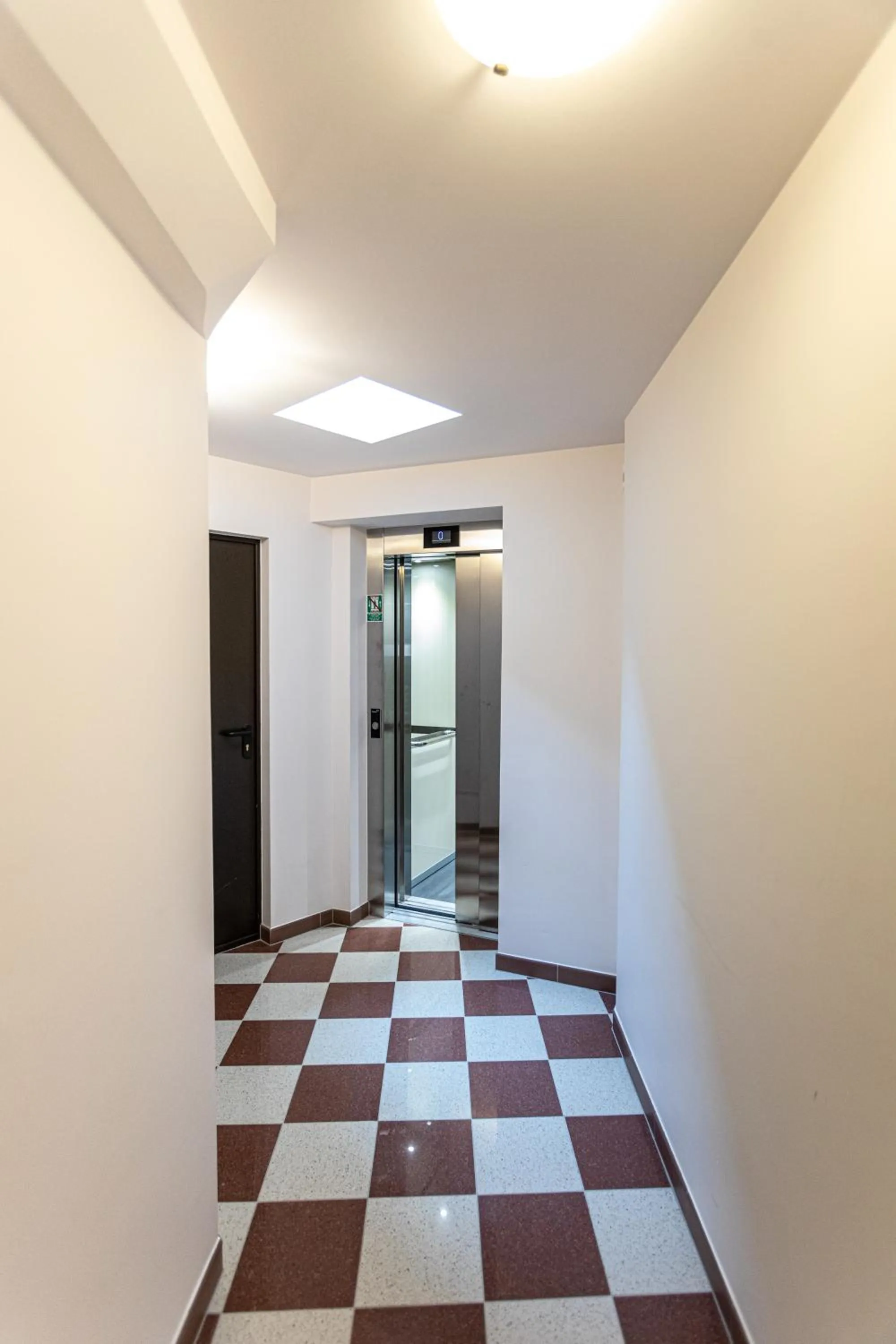 elevator in ZEPPELIN APARTMENTS Simple Acomodation