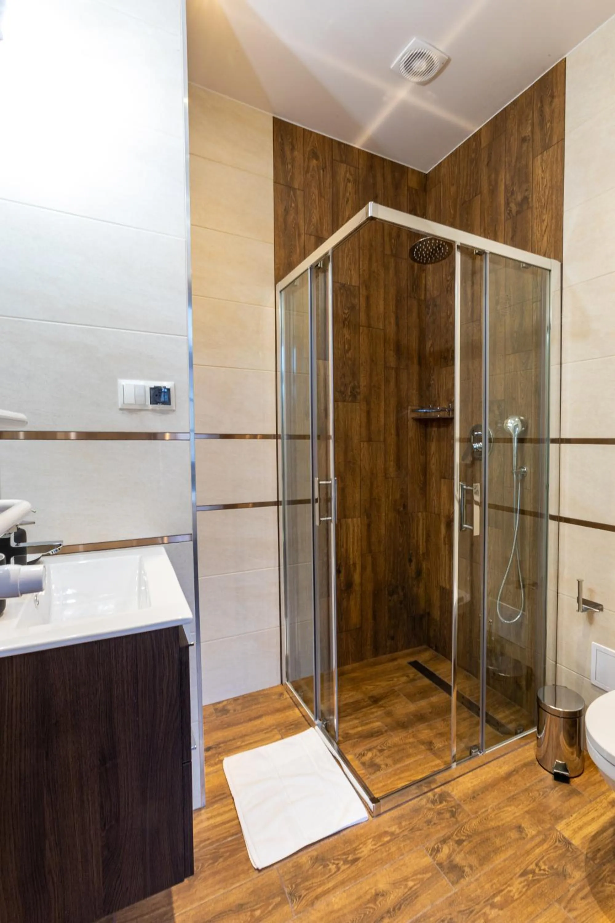 Bathroom in ZEPPELIN APARTMENTS Simple Acomodation