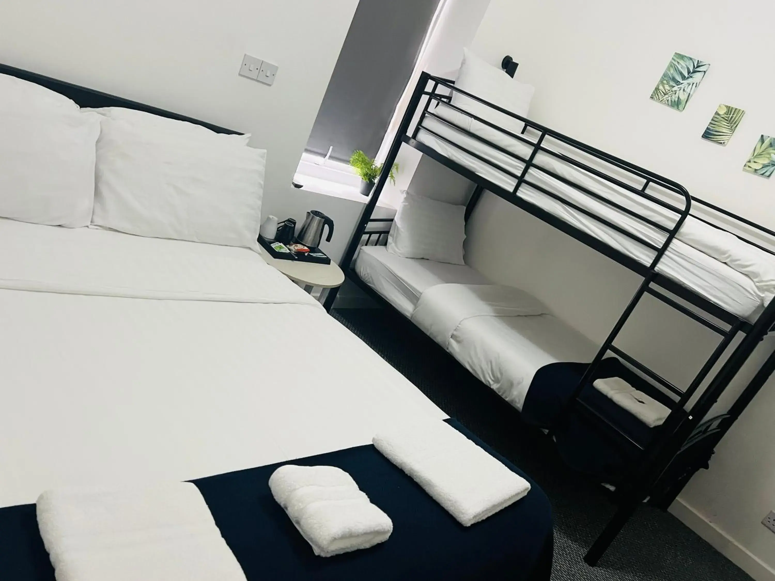 Family Room with Private Bathroom in Alexandra Hotel Family Room with Private Bathroom in Alexandra Hotel