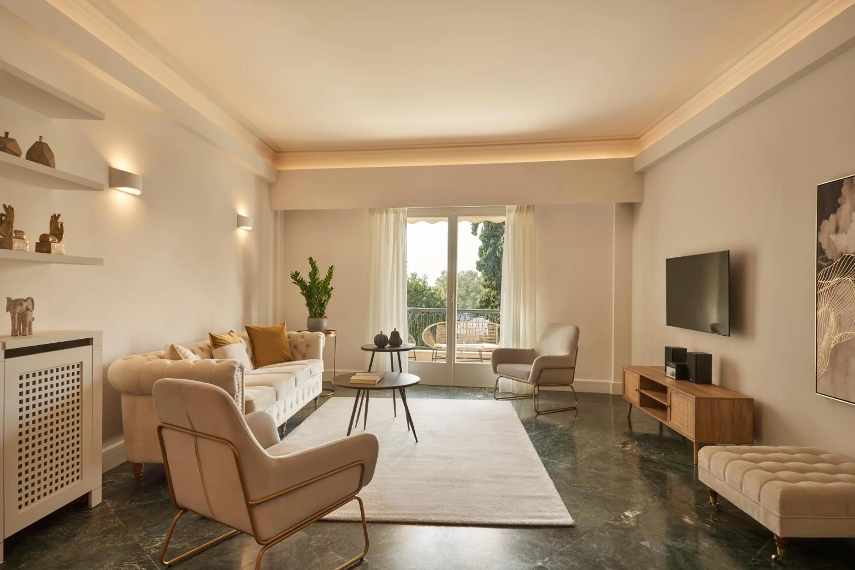 Chic n Bright 3Bd Apt with Hilton View