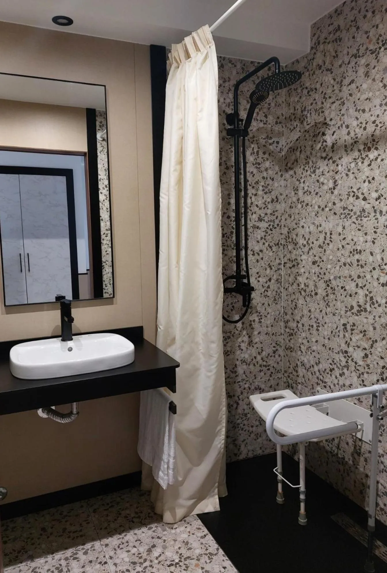 Facility for disabled guests in Hotel Costa Atlántica