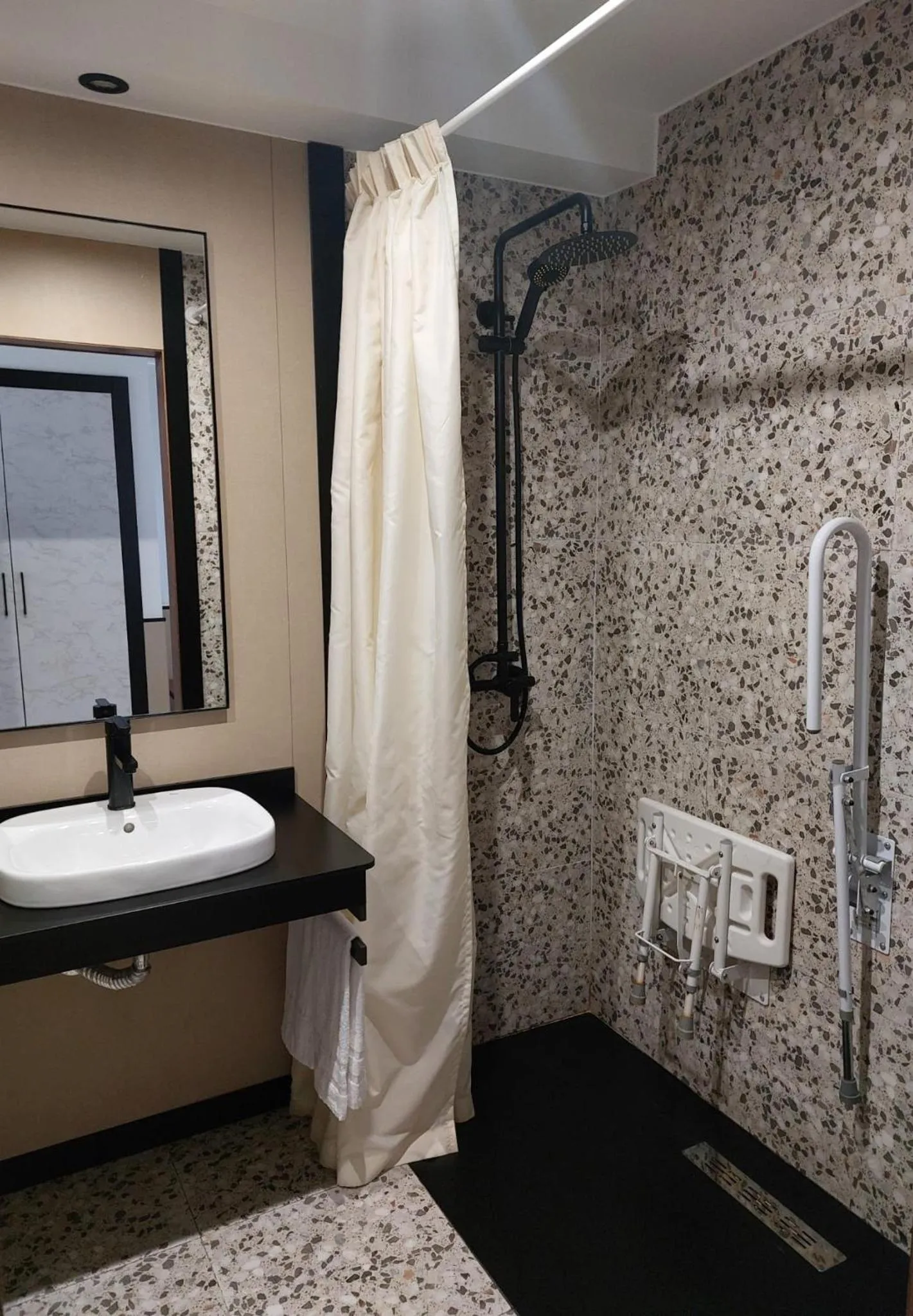 Facility for disabled guests in Hotel Costa Atlántica