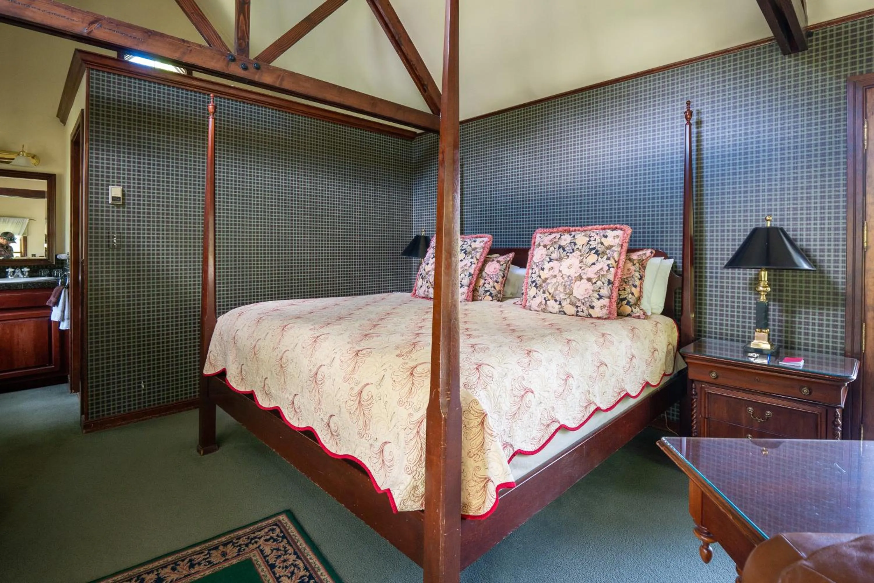 Bedroom, Bed in Apple Orchard Inn
