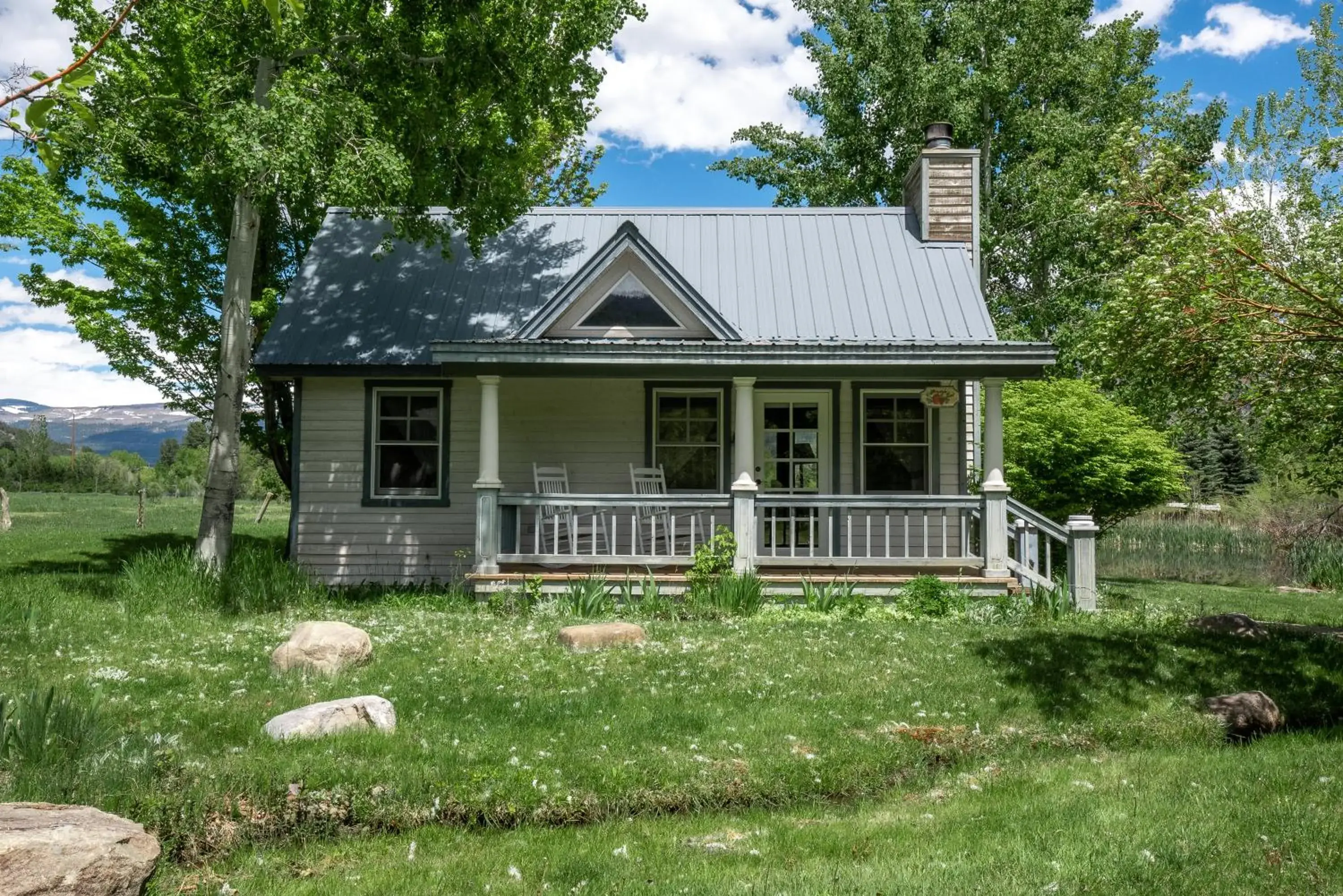 Property building in Apple Orchard Inn Property building in Apple Orchard Inn