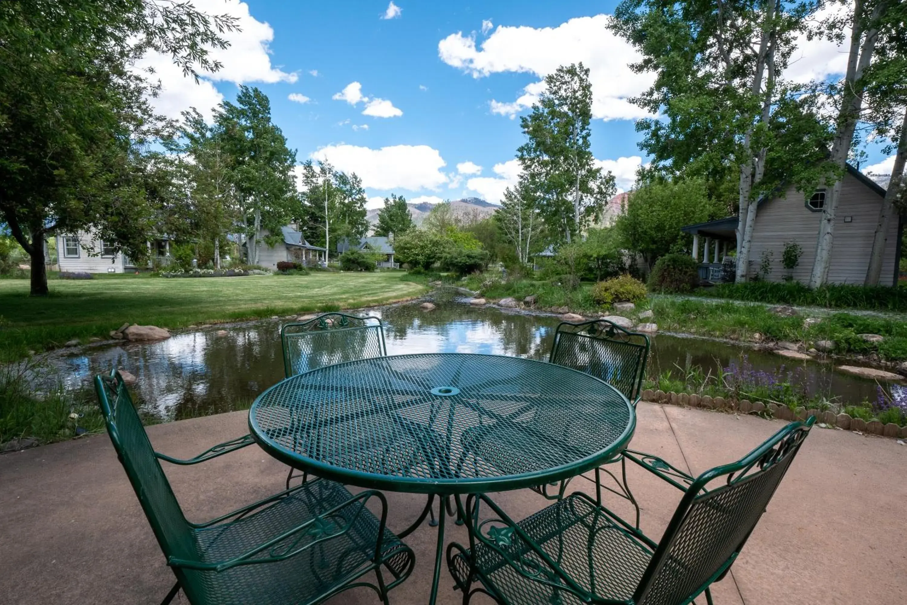 Property building in Apple Orchard Inn Property building in Apple Orchard Inn