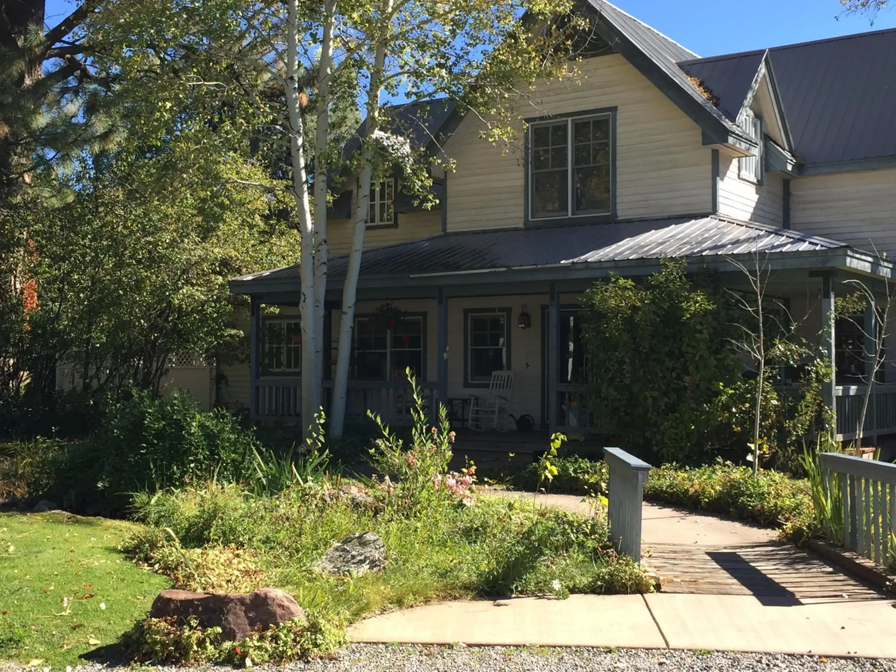 Property building in Apple Orchard Inn Property building in Apple Orchard Inn