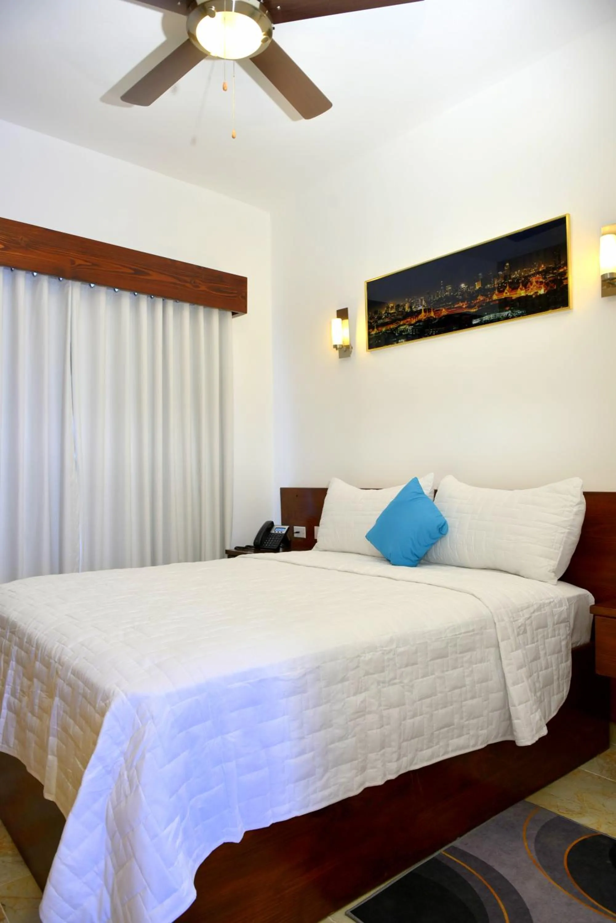 Bedroom, Bed in Halibut Hotel