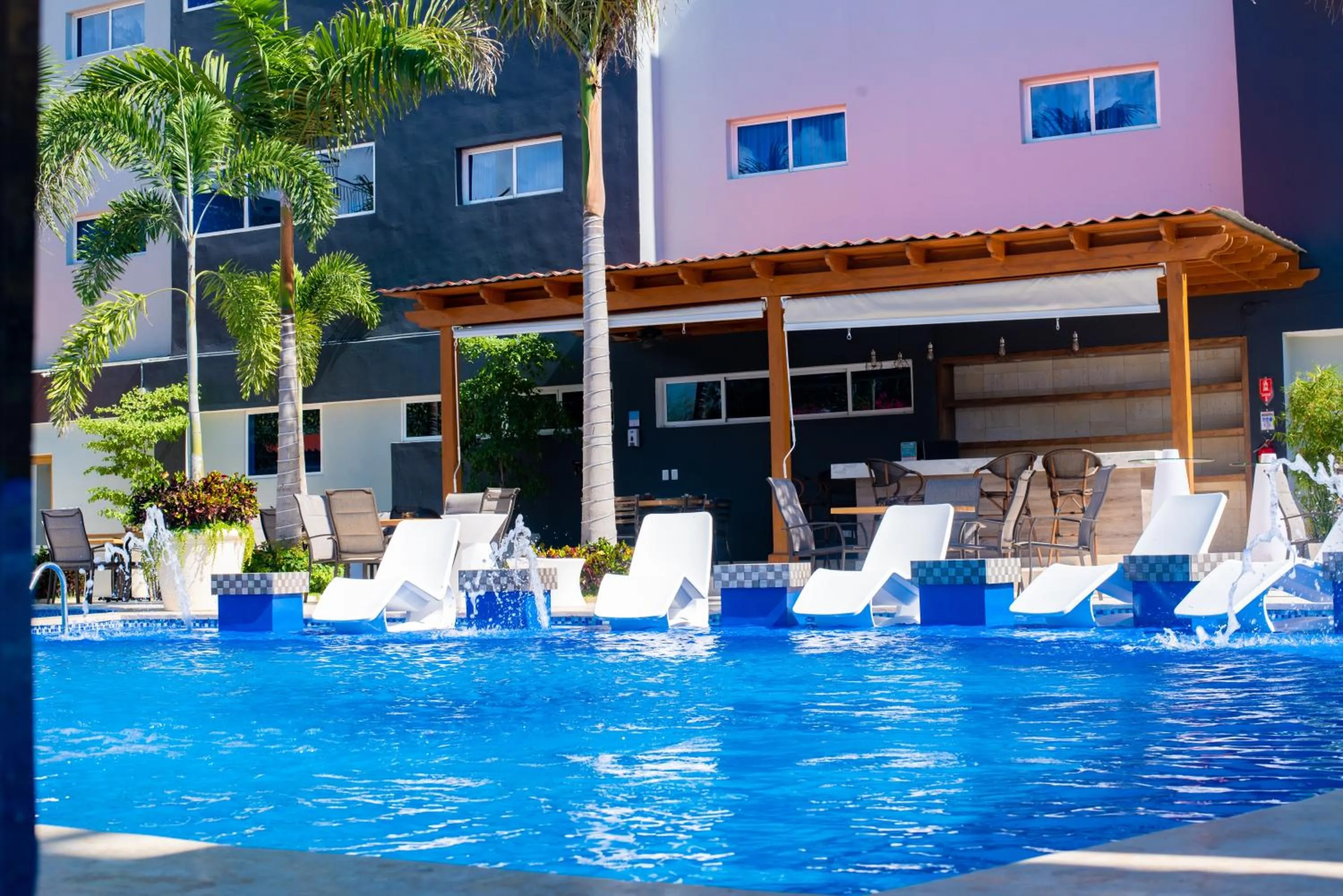 Swimming pool in Halibut Hotel
