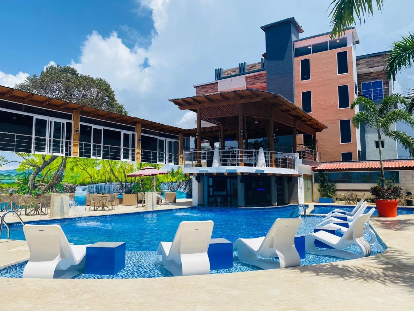 Swimming pool in Halibut Hotel