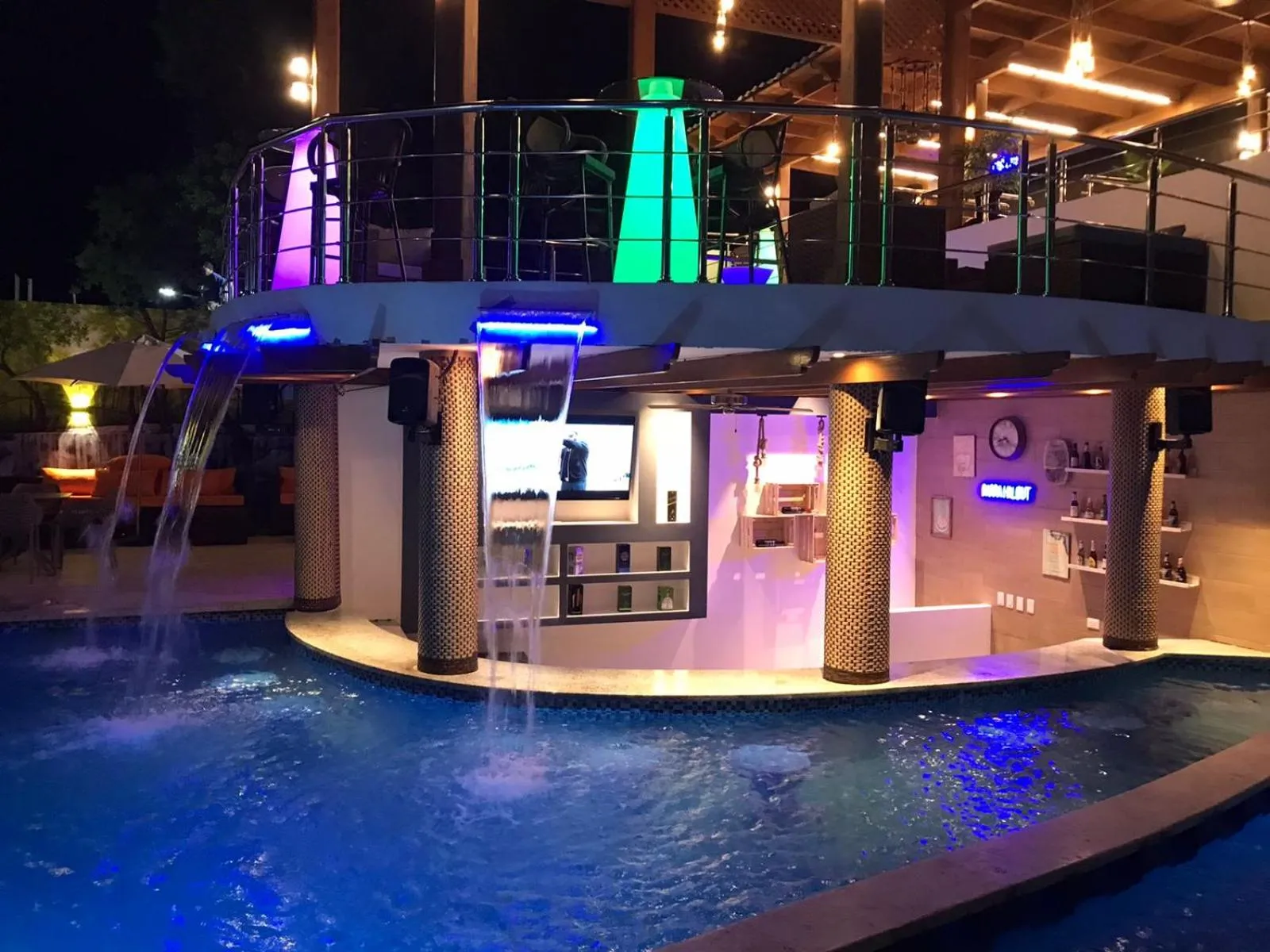 Swimming pool in Halibut Hotel