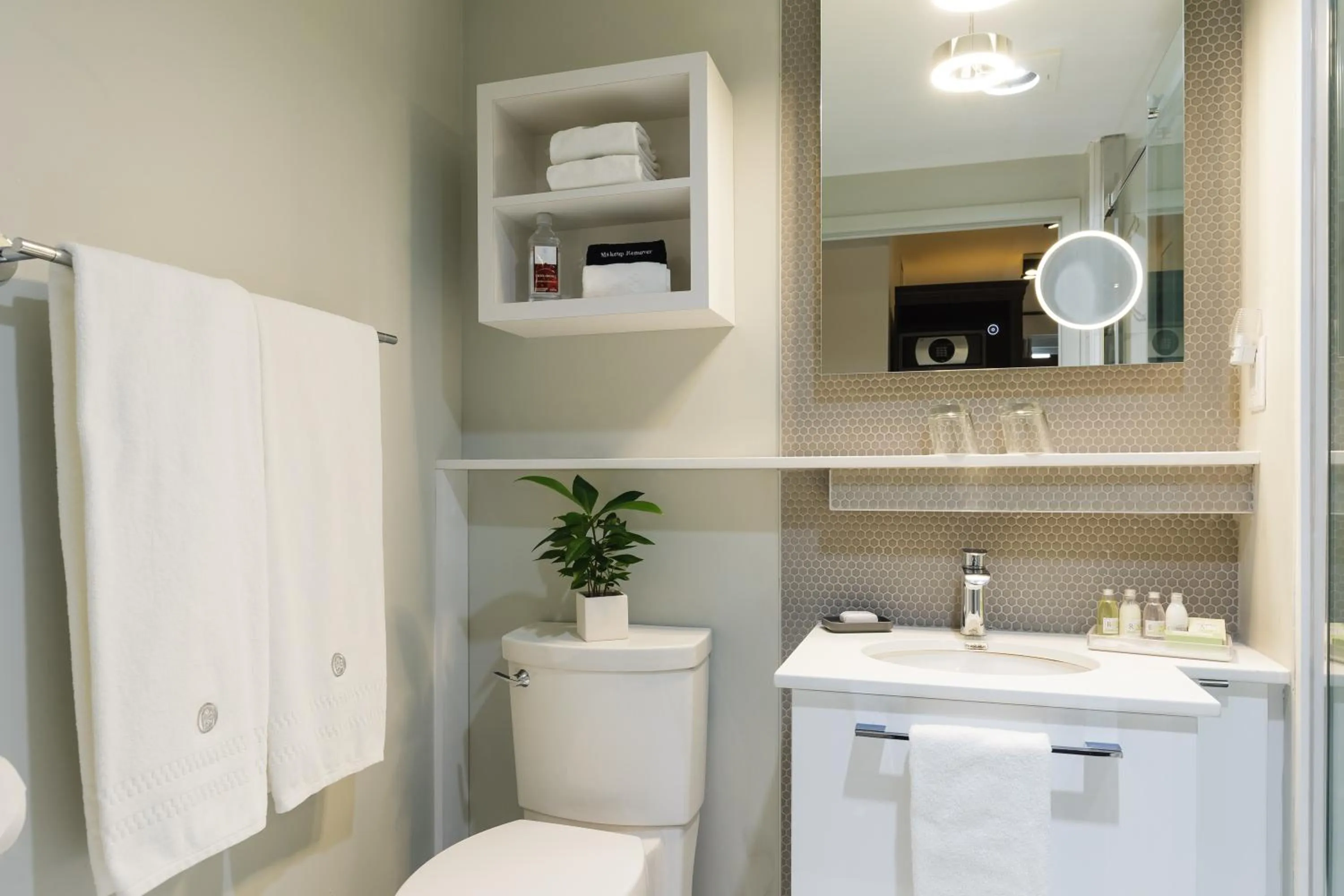 Bathroom in Hôtel des Coutellier