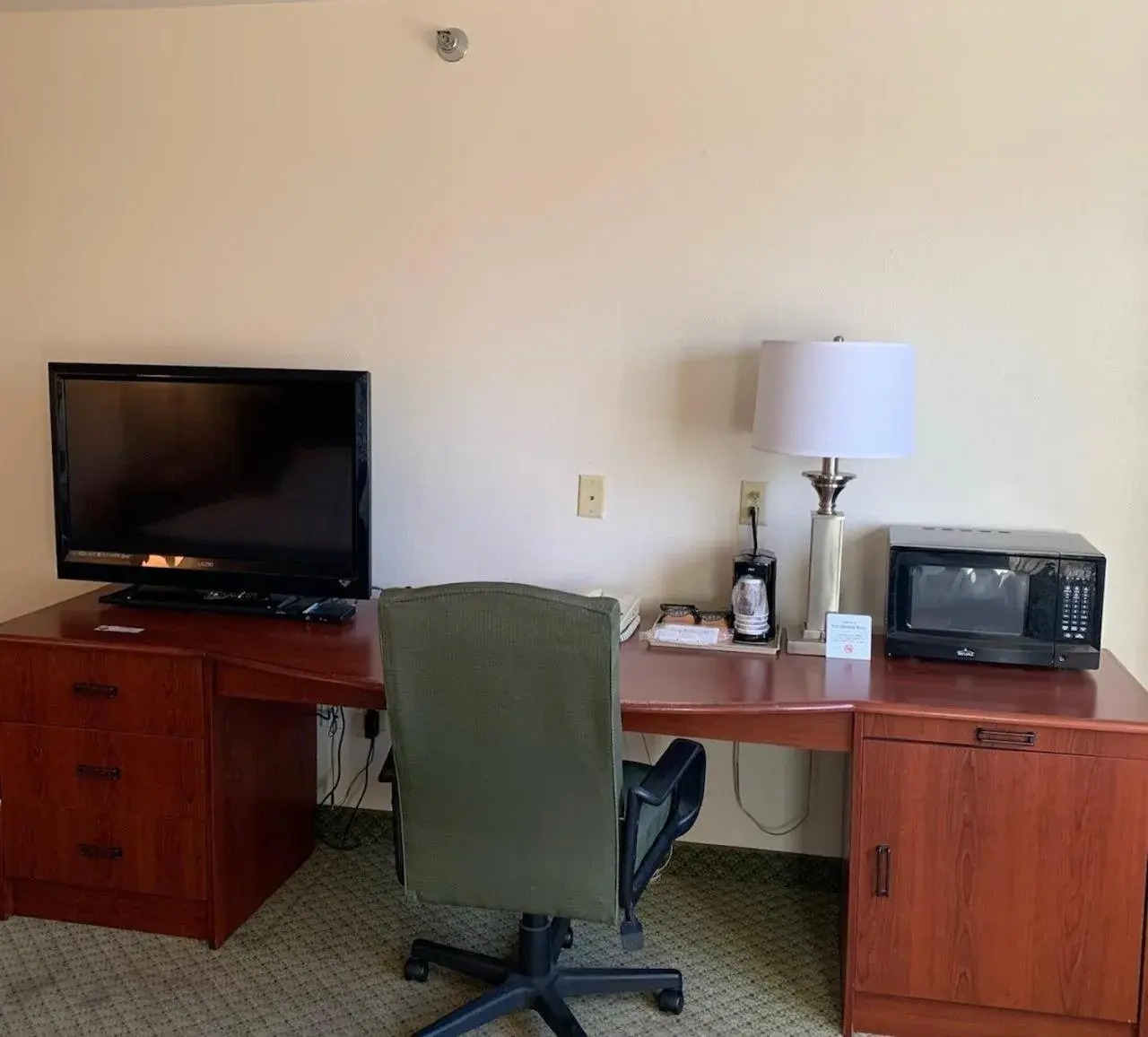 Deluxe Queen Studio in GrandStay Hotel & Suites Becker Deluxe Queen Studio in GrandStay Hotel & Suites Becker