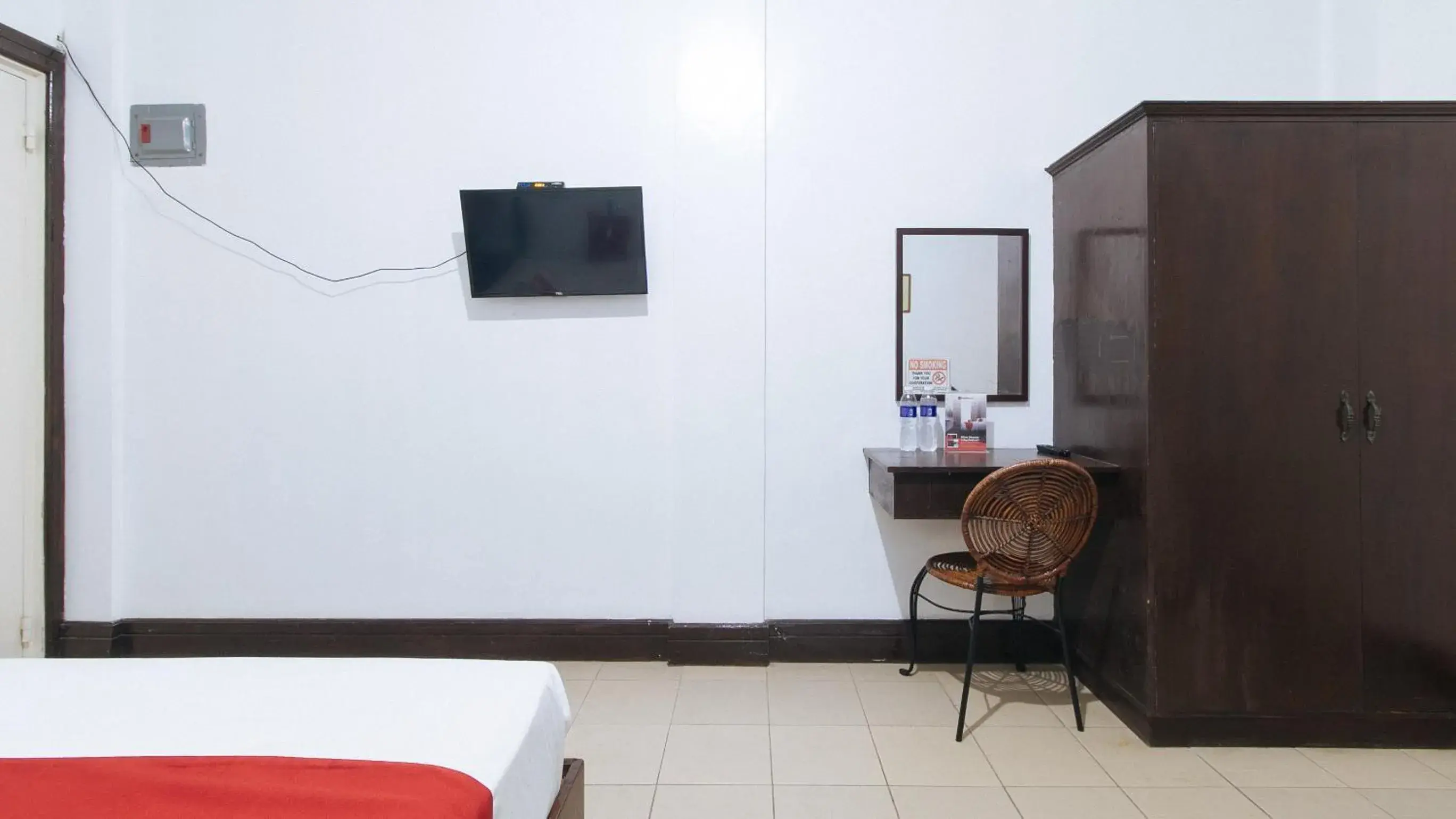 Bed in RedDoorz @ Marifa Hotel Angeles Pampanga Bed in RedDoorz @ Marifa Hotel Angeles Pampanga