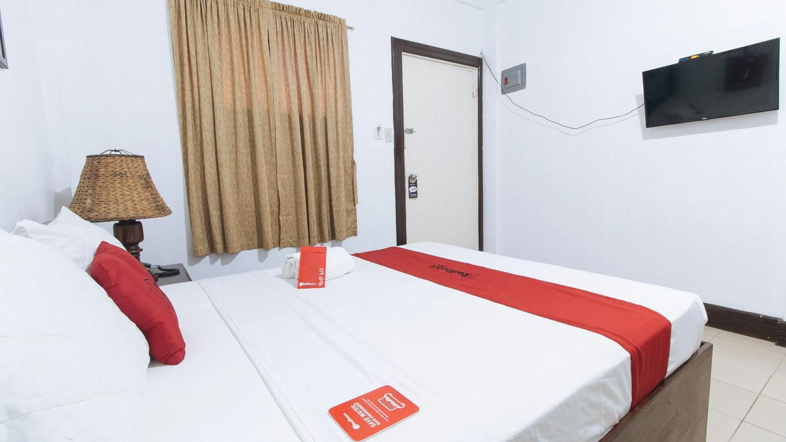 Bed in RedDoorz @ Marifa Hotel Angeles Pampanga