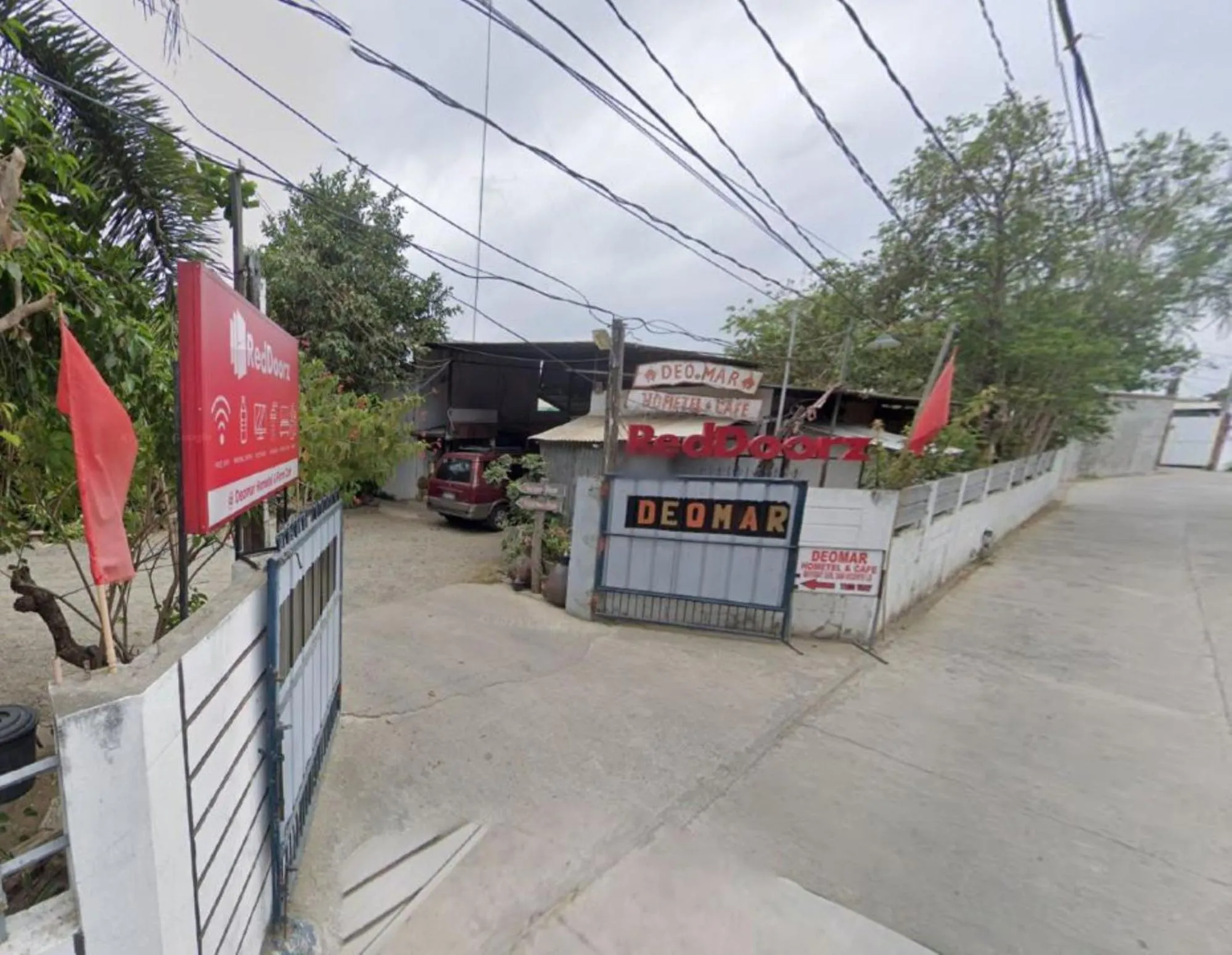 Property building in RedDoorz Hostel at Deomar Hometel & Farm Cafe Vigan Ilocos