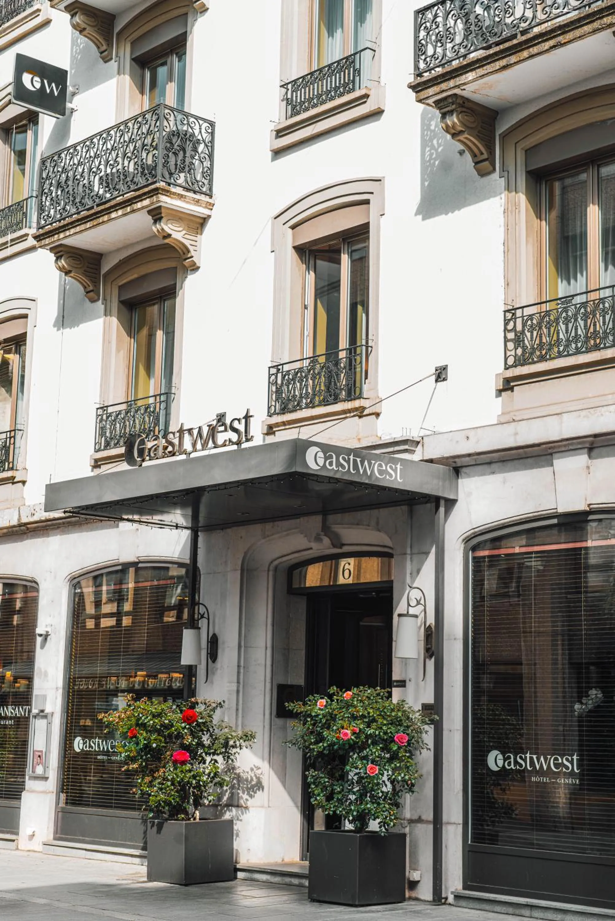 Facade/entrance in Eastwest Hôtel by Malone