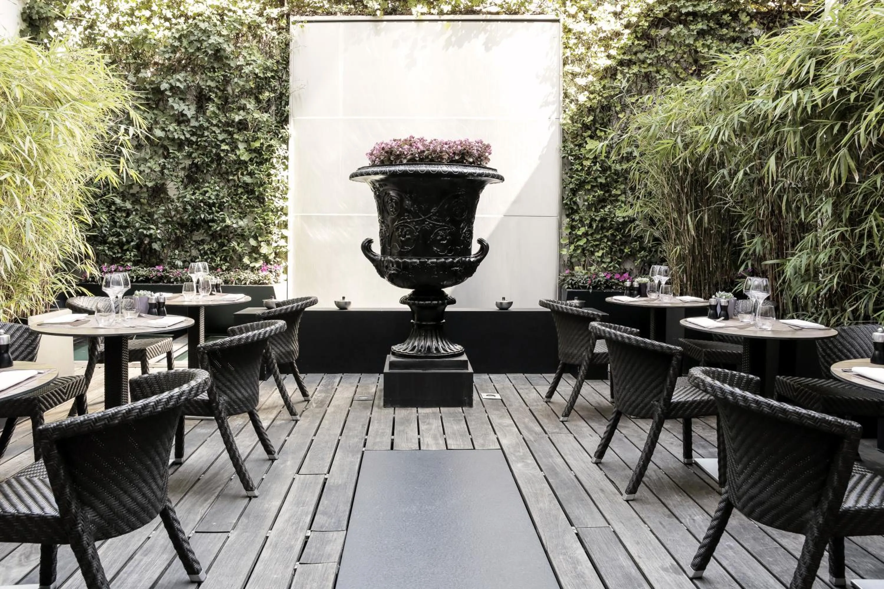 Patio in Eastwest Hôtel by Malone