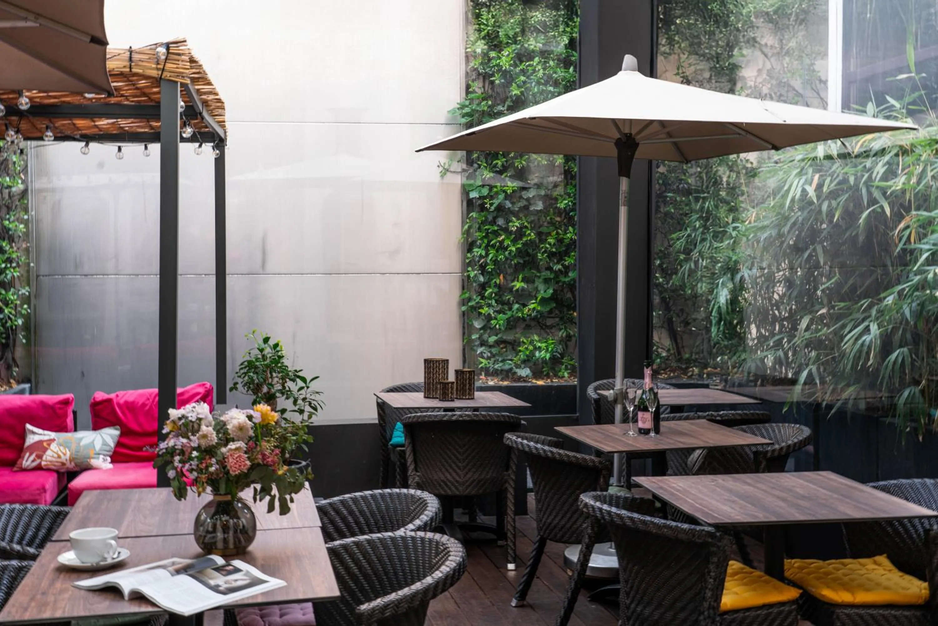 Patio in Eastwest Hôtel by Malone