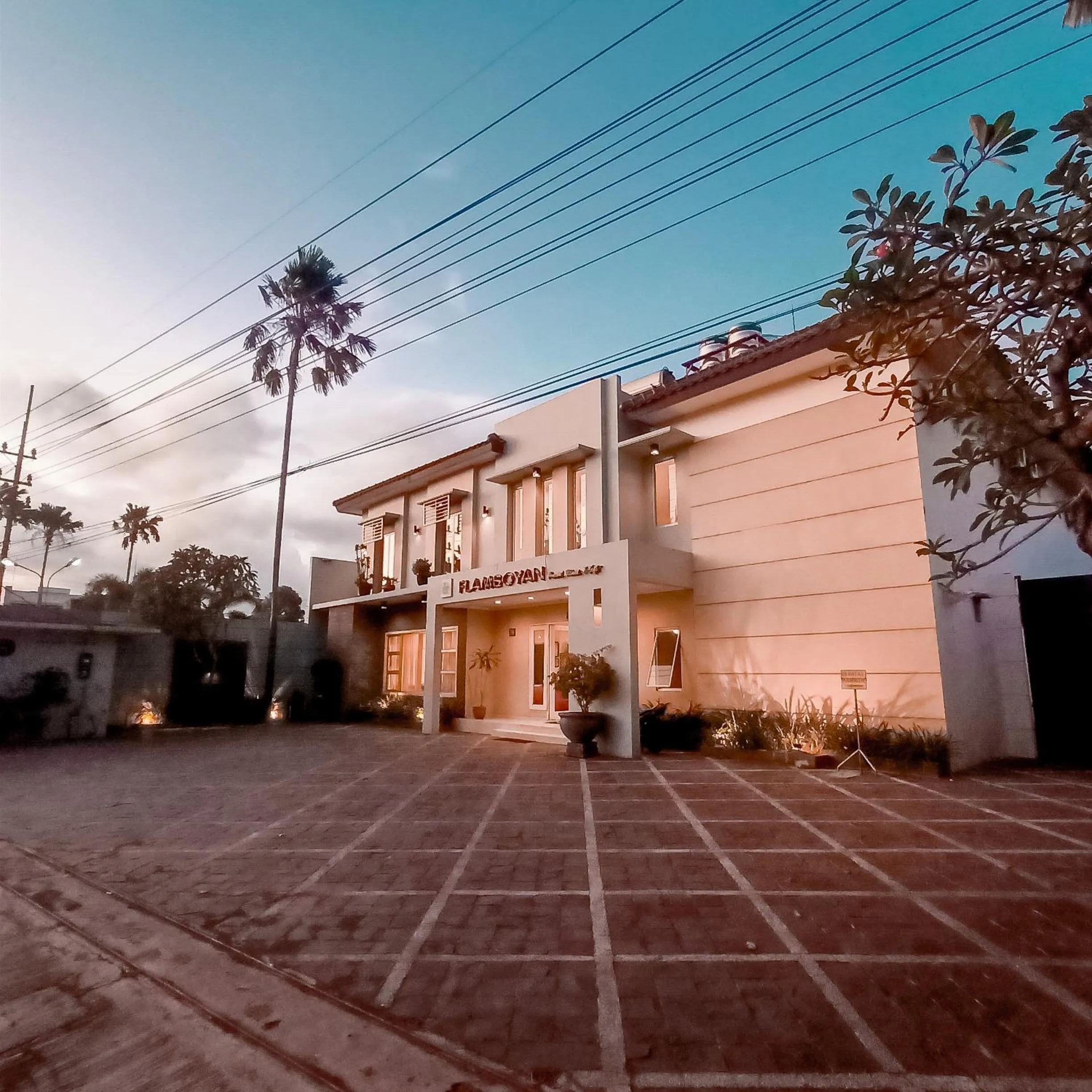 Property building in Hotel Flamboyan