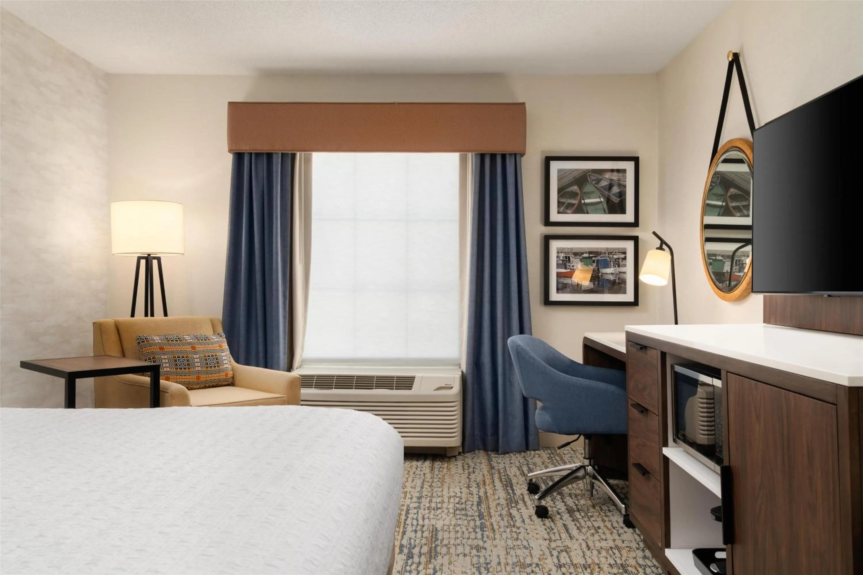 Bedroom, Bed in Hampton Inn & Suites Middletown