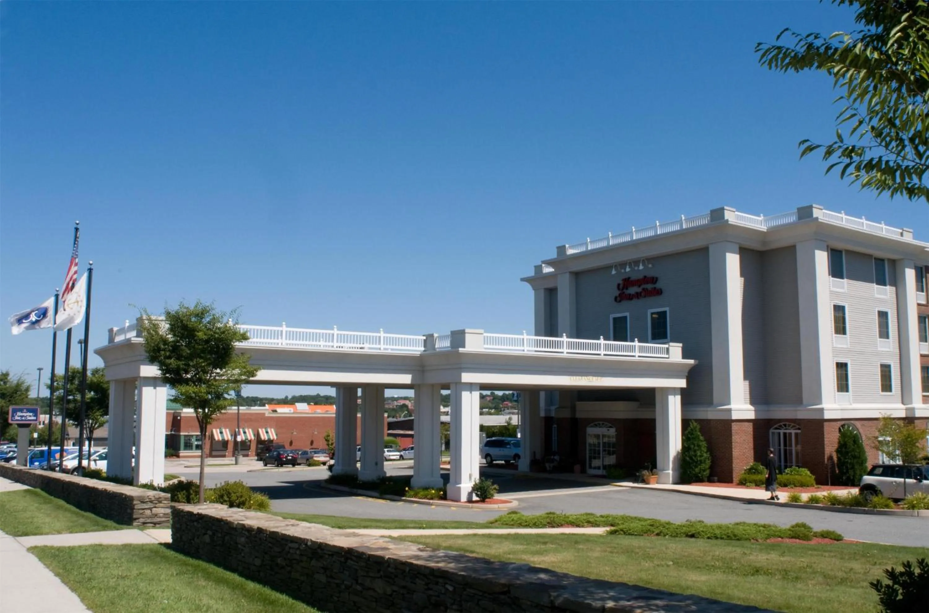 Property building in Hampton Inn & Suites Middletown